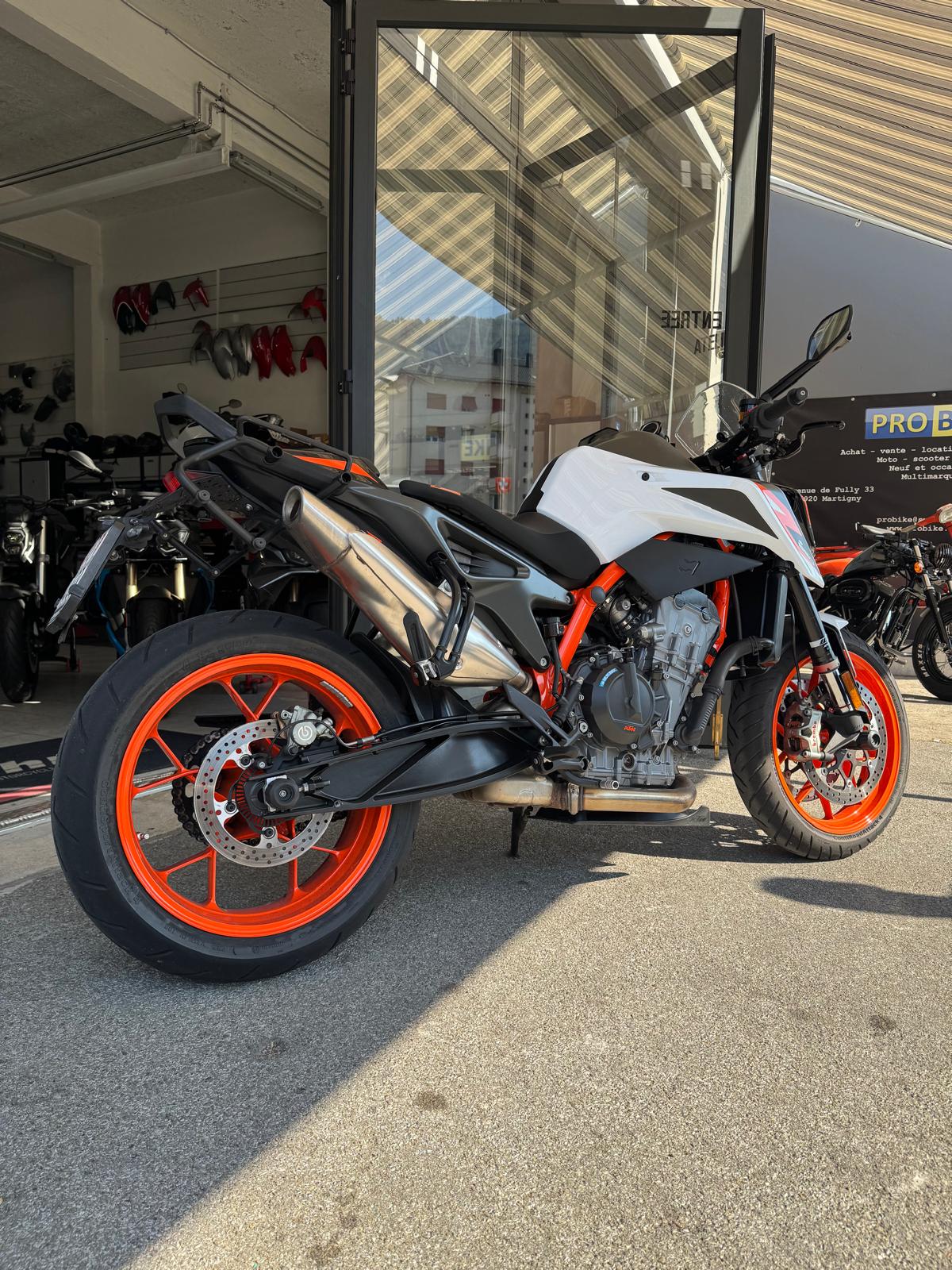 KTM 890 Duke R-image-2