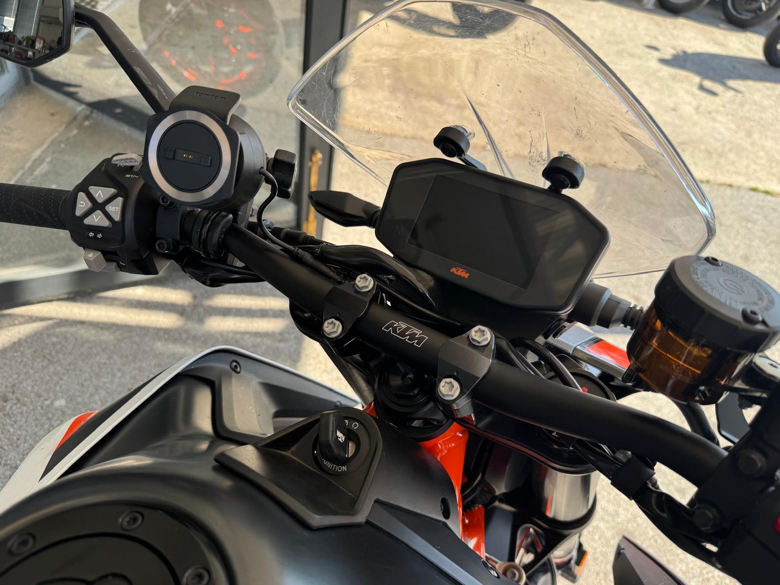 KTM 890 Duke R-image-3