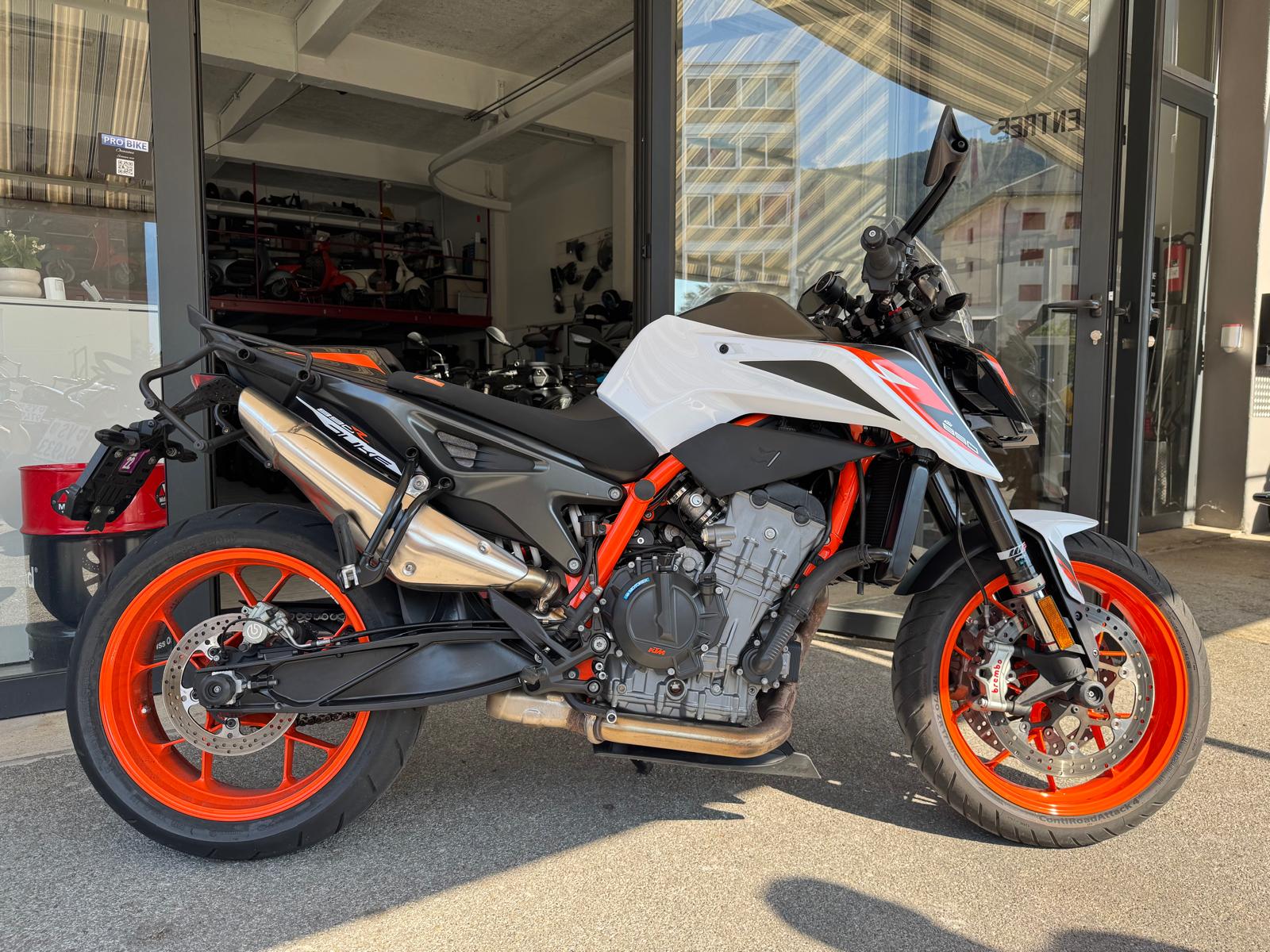 KTM 890 Duke R-image-1