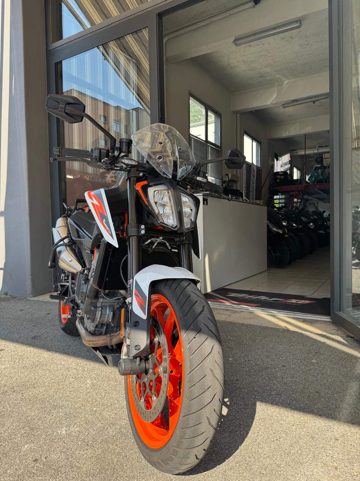 KTM 890 Duke R-image-0