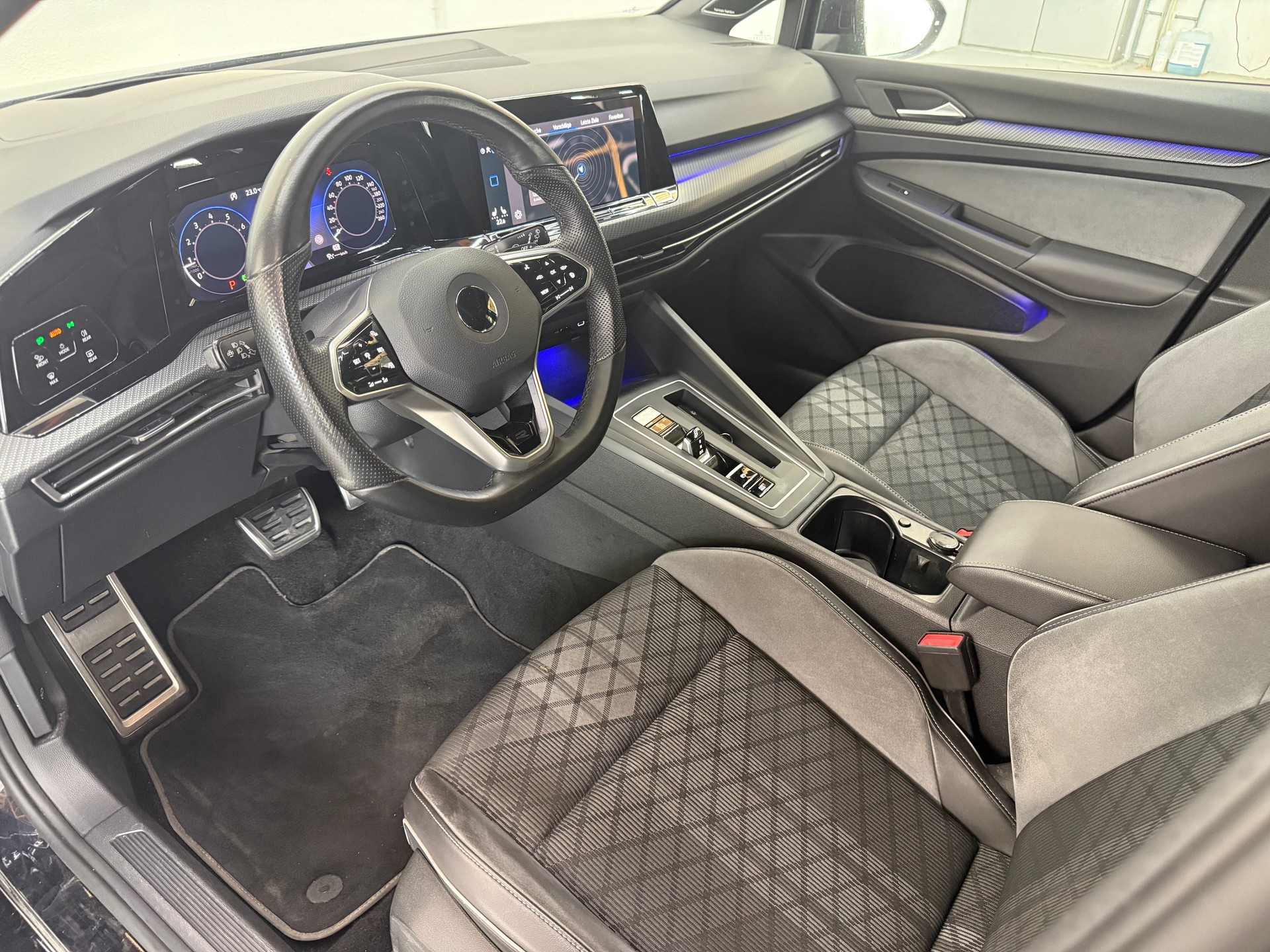 VW Golf Variant 2.0 TSI R-Line DSG 4Motion-image-10