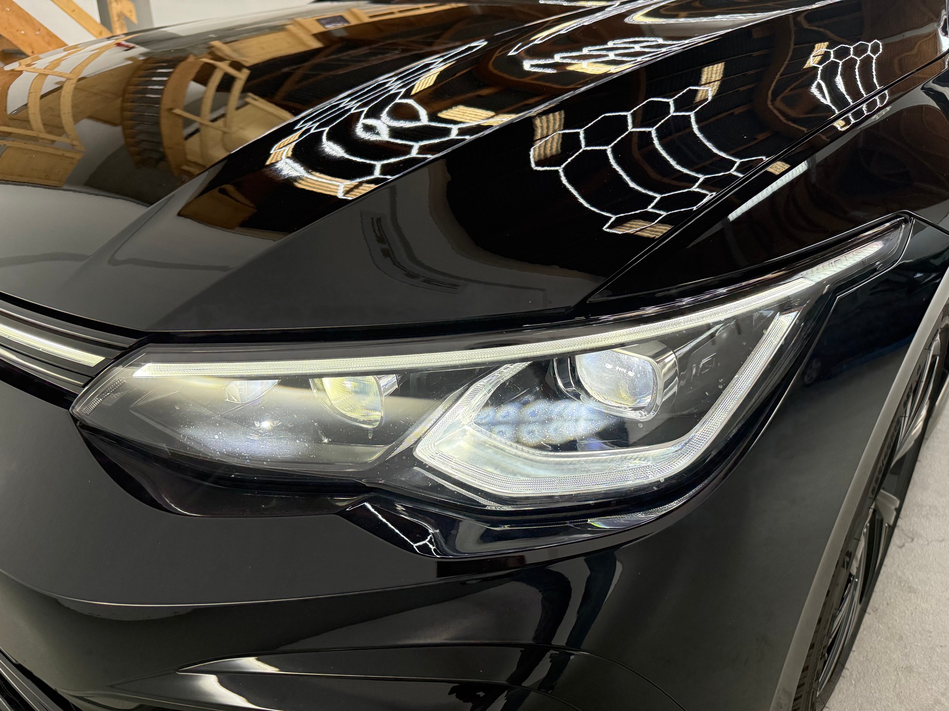 VW Golf Variant 2.0 TSI R-Line DSG 4Motion-image-7