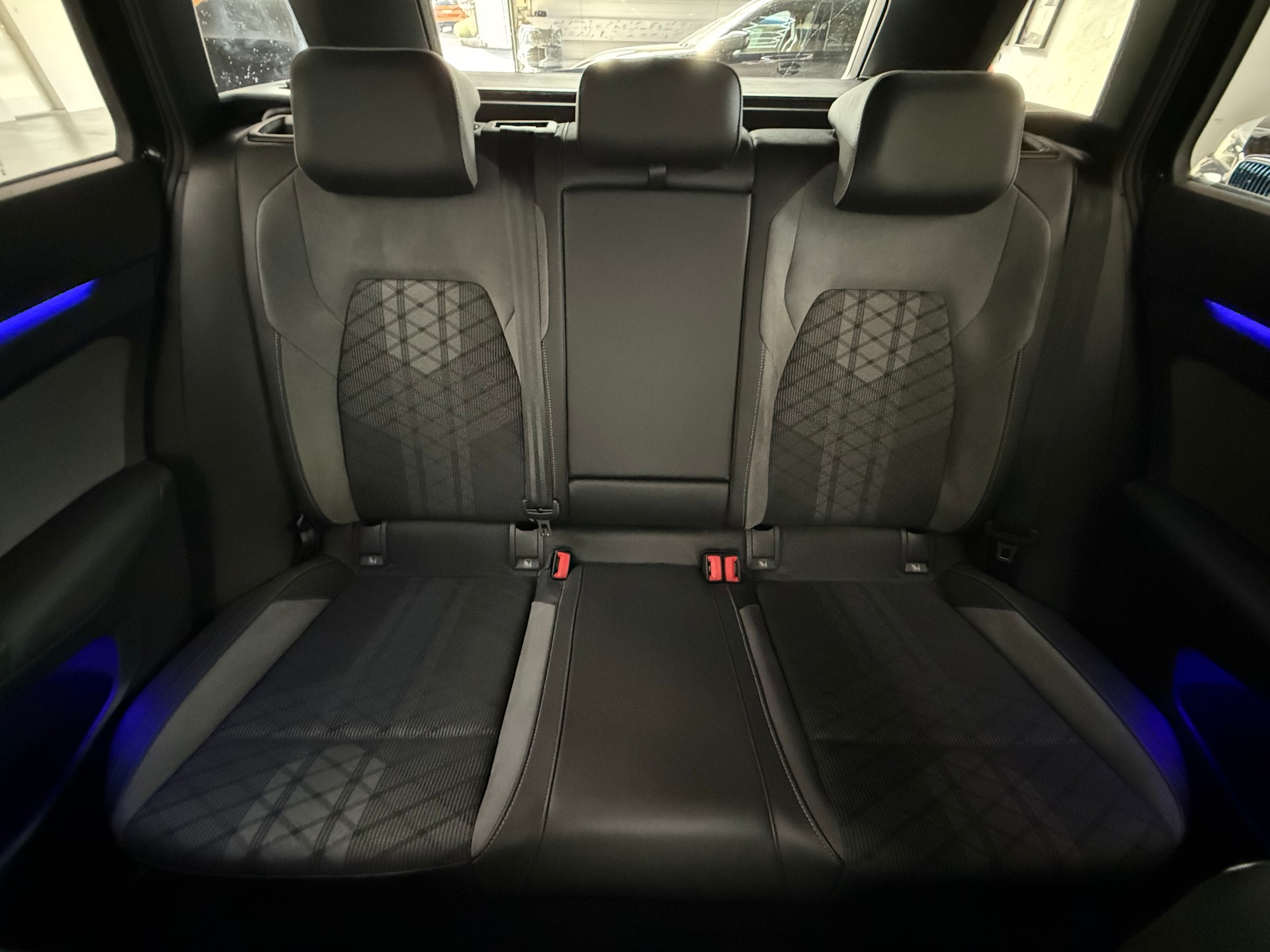 VW Golf Variant 2.0 TSI R-Line DSG 4Motion-image-28