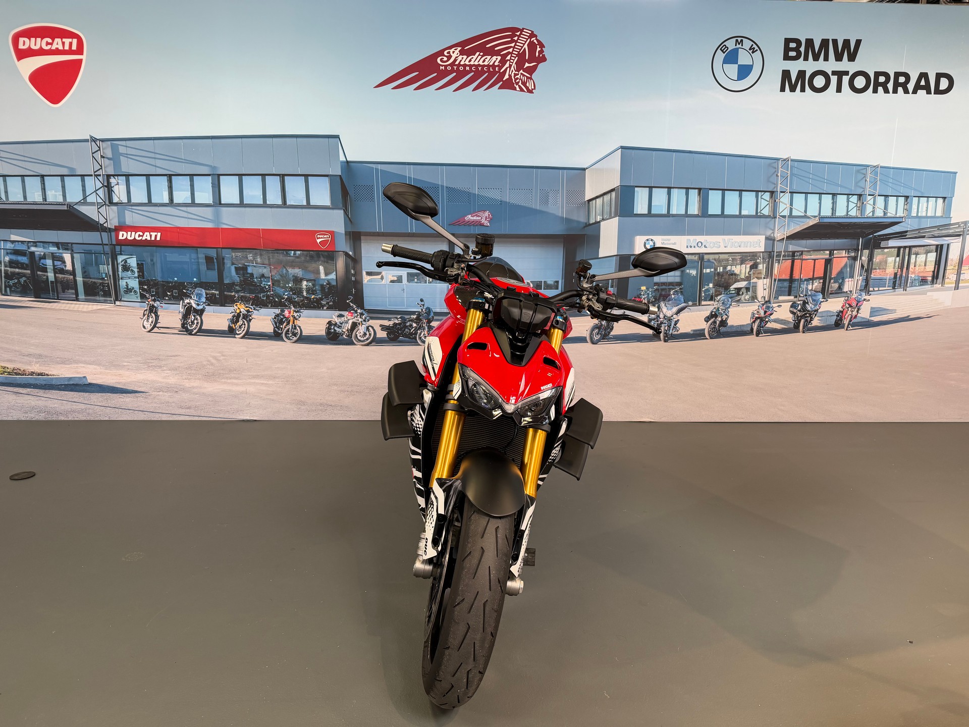 DUCATI Streetfighter V4 S-image-1