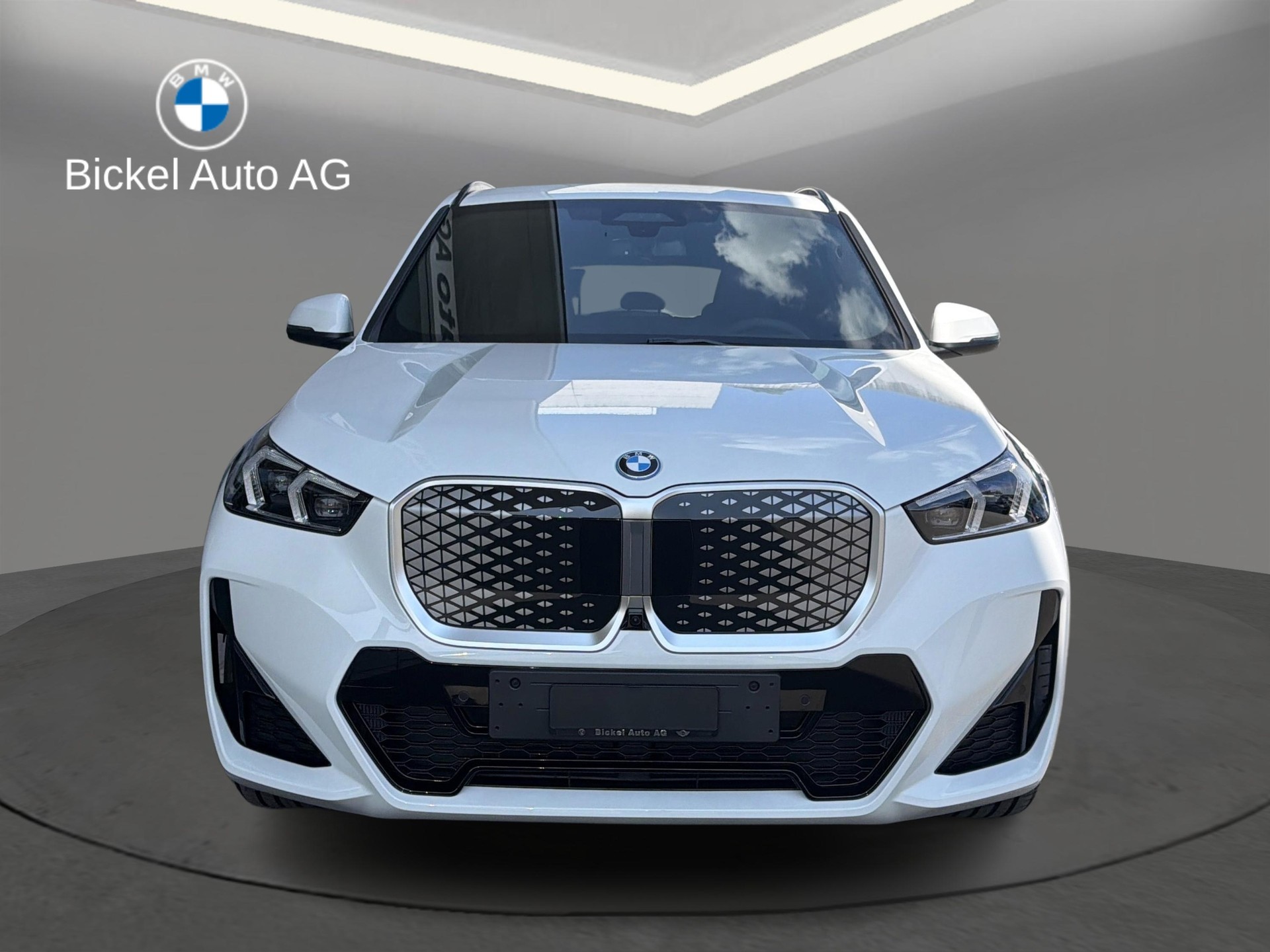 BMW iX1 eDrive 20 M Sport-showroom-element-2