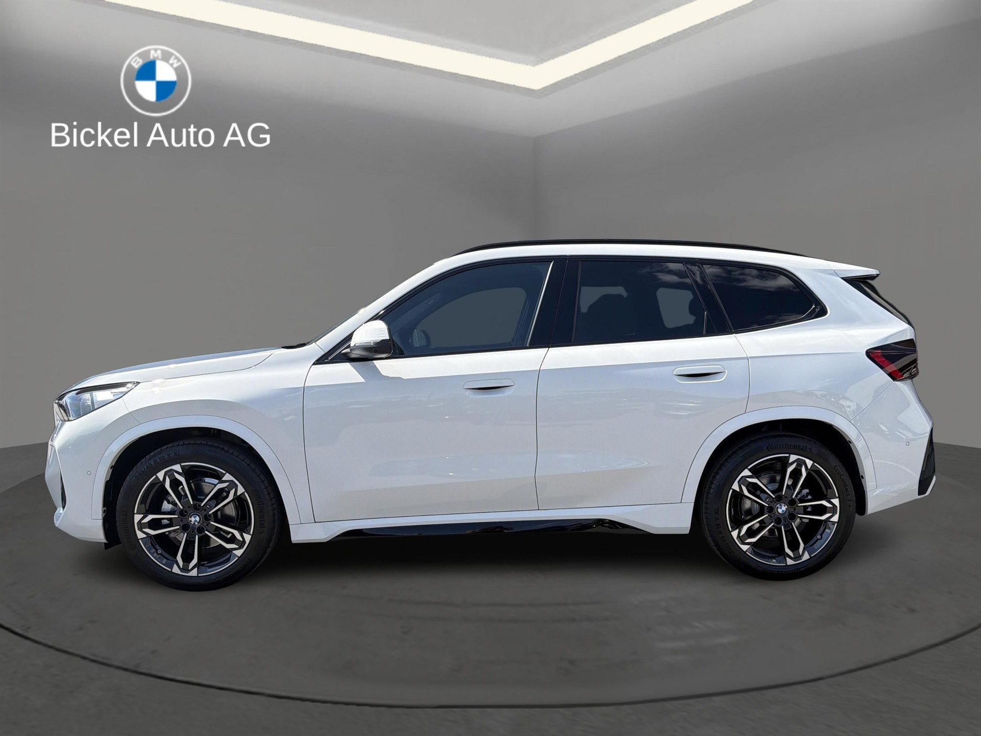 BMW iX1 eDrive 20 M Sport-showroom-element-1