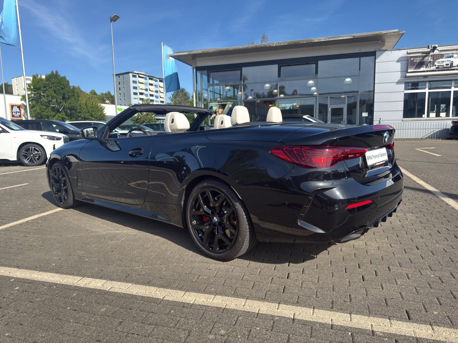 BMW M440i xDrive Cabrio-image-10