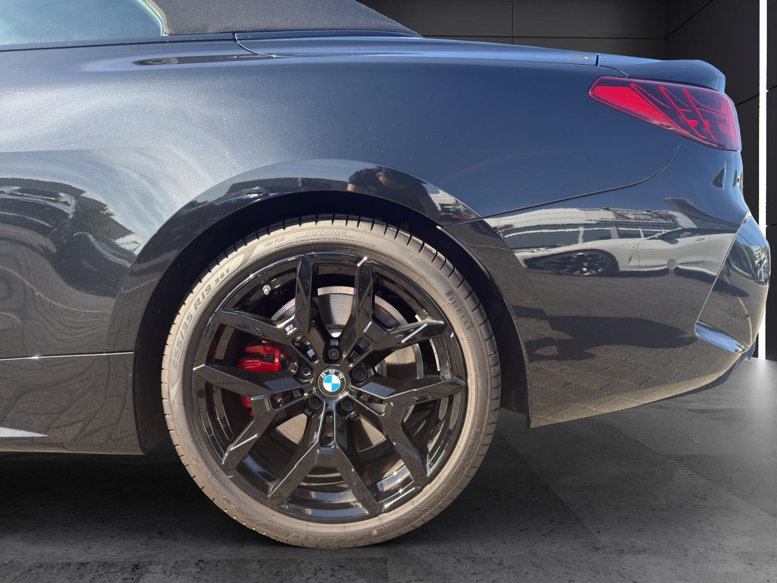 BMW M440i xDrive Cabrio-image-8