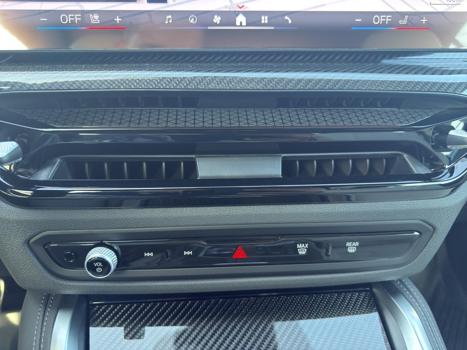 BMW M440i xDrive Cabrio-image-15