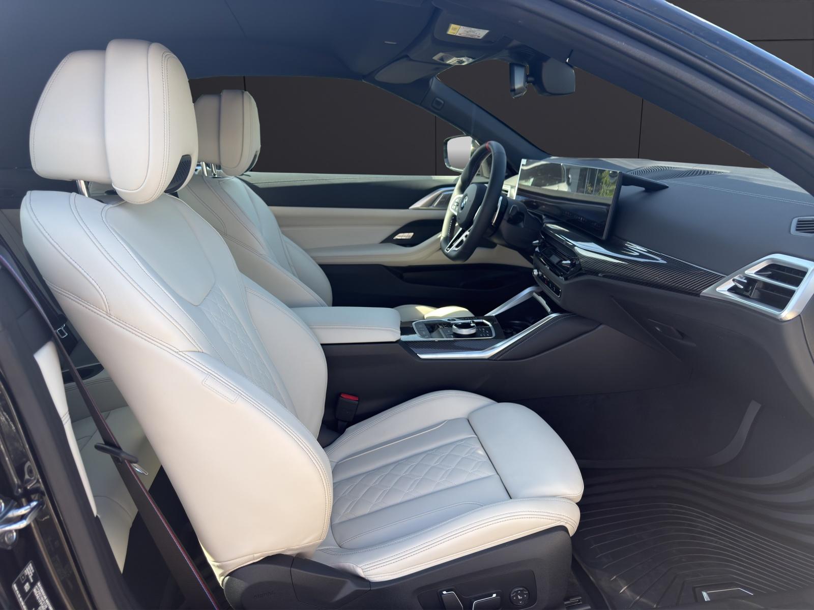 BMW M440i xDrive Cabrio-image-14