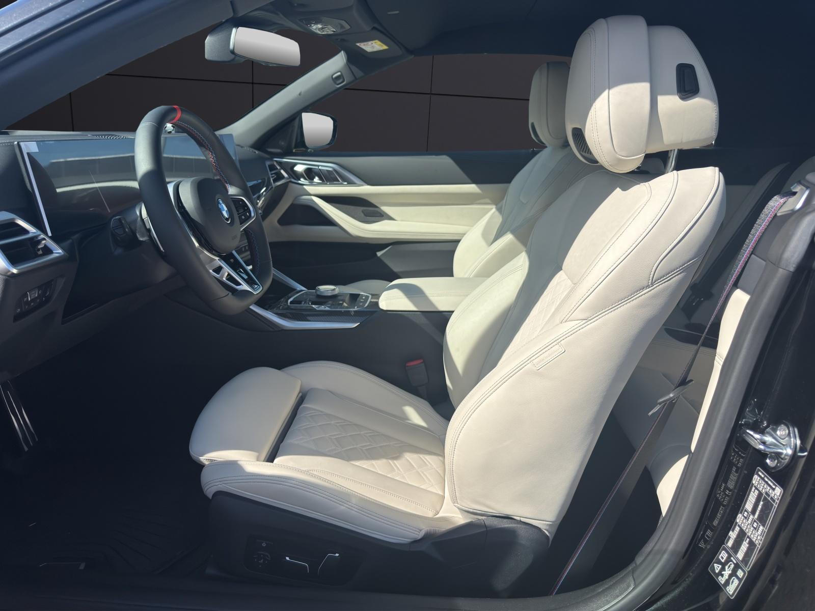 BMW M440i xDrive Cabrio-image-13
