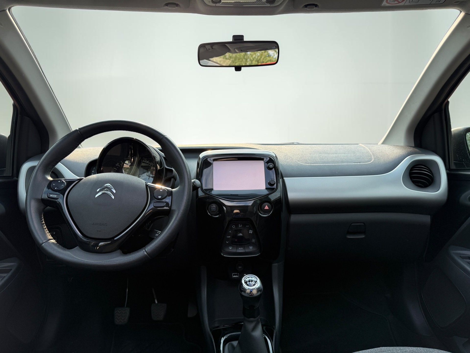 CITROEN C1 1.2 VTi Shine Airscape-image-9
