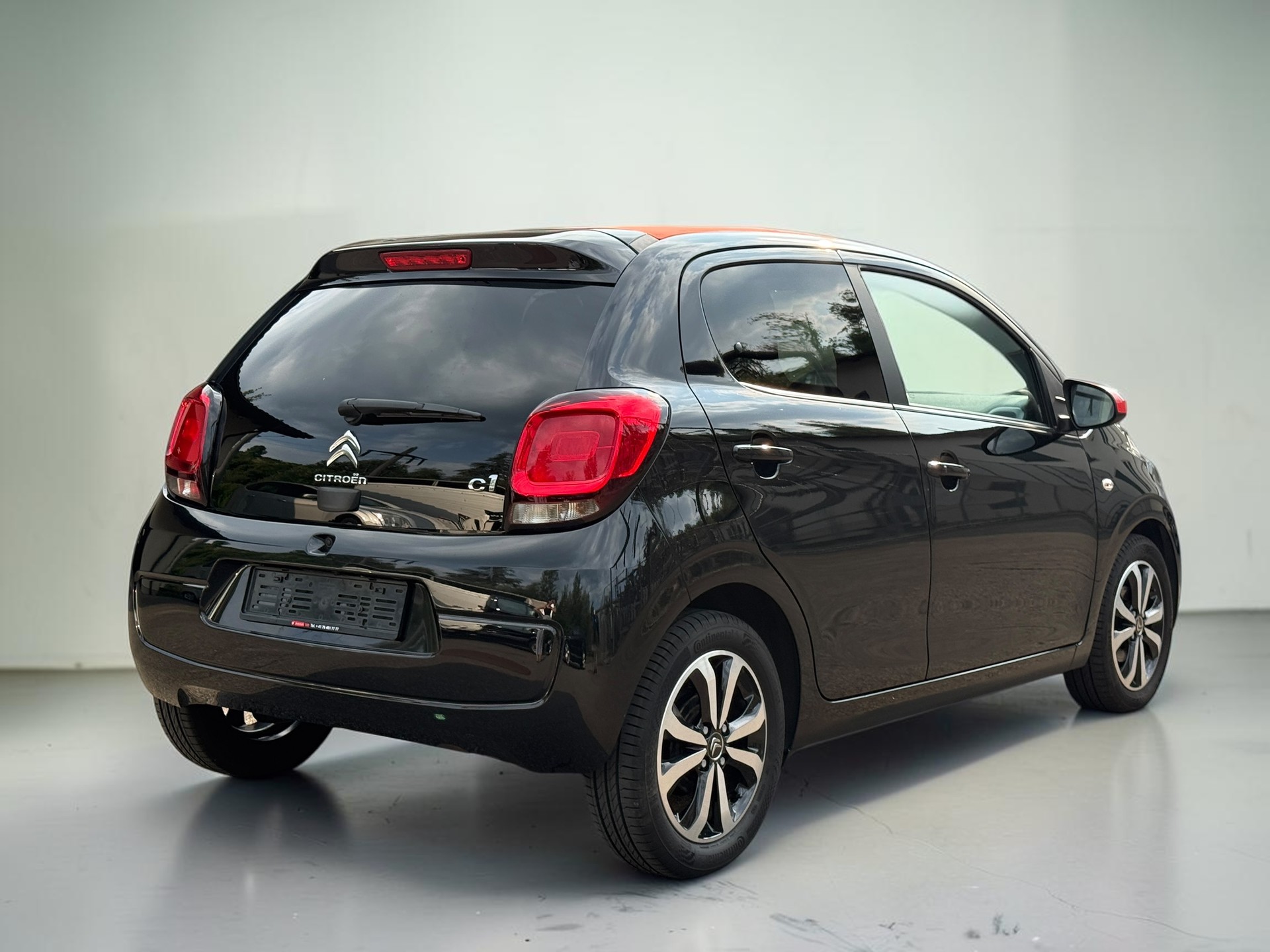 CITROEN C1 1.2 VTi Shine Airscape-image-4