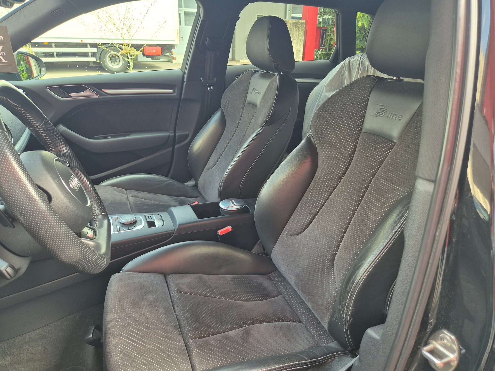 AUDI A3 Sportback 1.4 TFSI Ambition S-tronic-image-8
