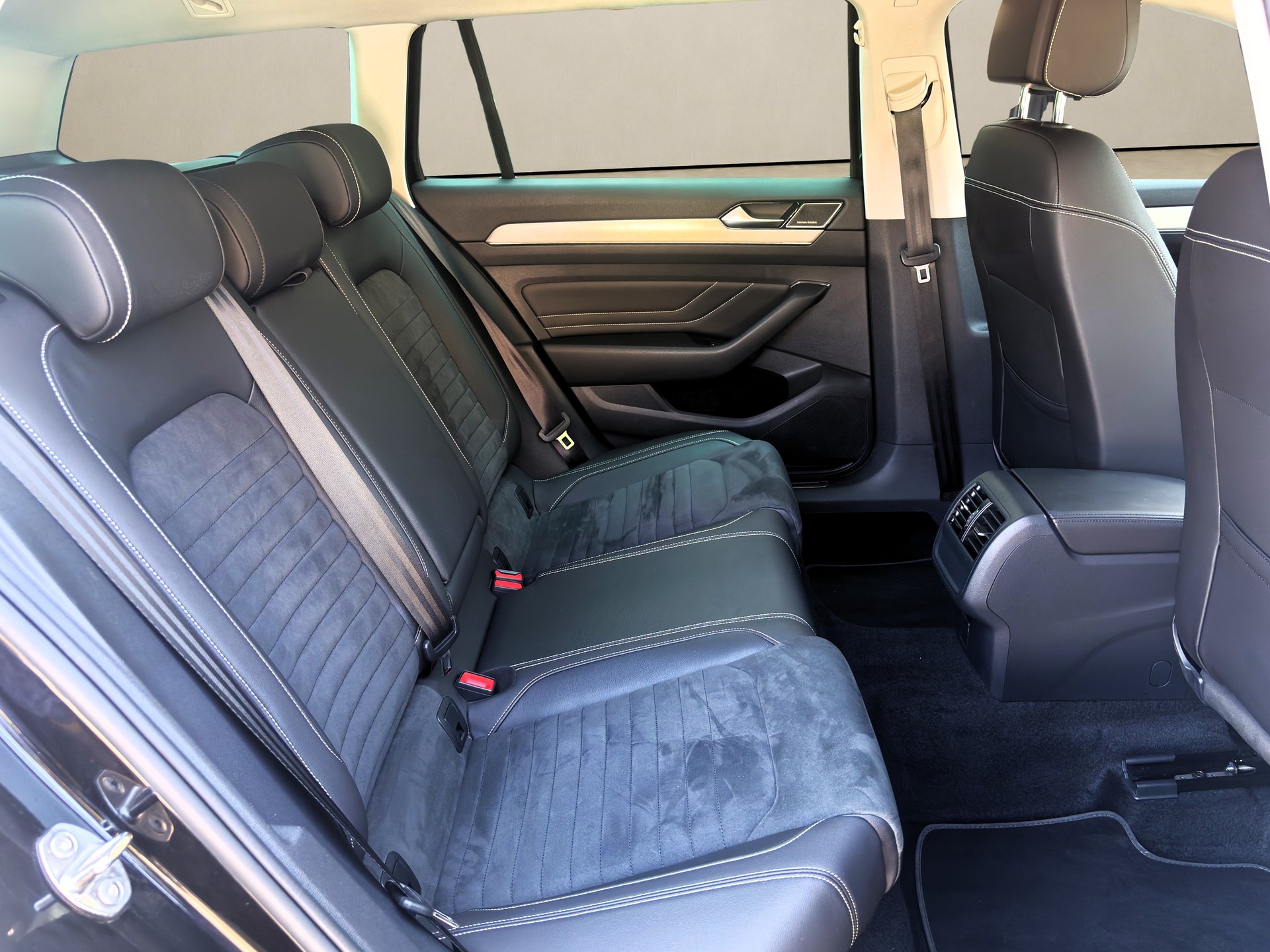 VW Passat 2.0 TDI BMT❗Elegance 4Motion DSG❗ ✅CH-Fahrzeug & 8-fach bereift✅-image-13