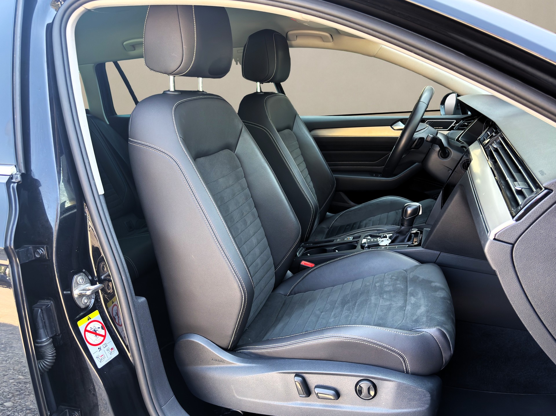 VW Passat 2.0 TDI BMT❗Elegance 4Motion DSG❗ ✅CH-Fahrzeug & 8-fach bereift✅-image-9
