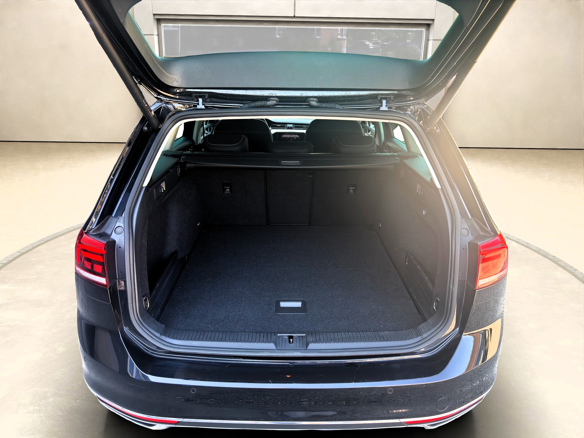 VW Passat 2.0 TDI BMT❗Elegance 4Motion DSG❗ ✅CH-Fahrzeug & 8-fach bereift✅-image-14