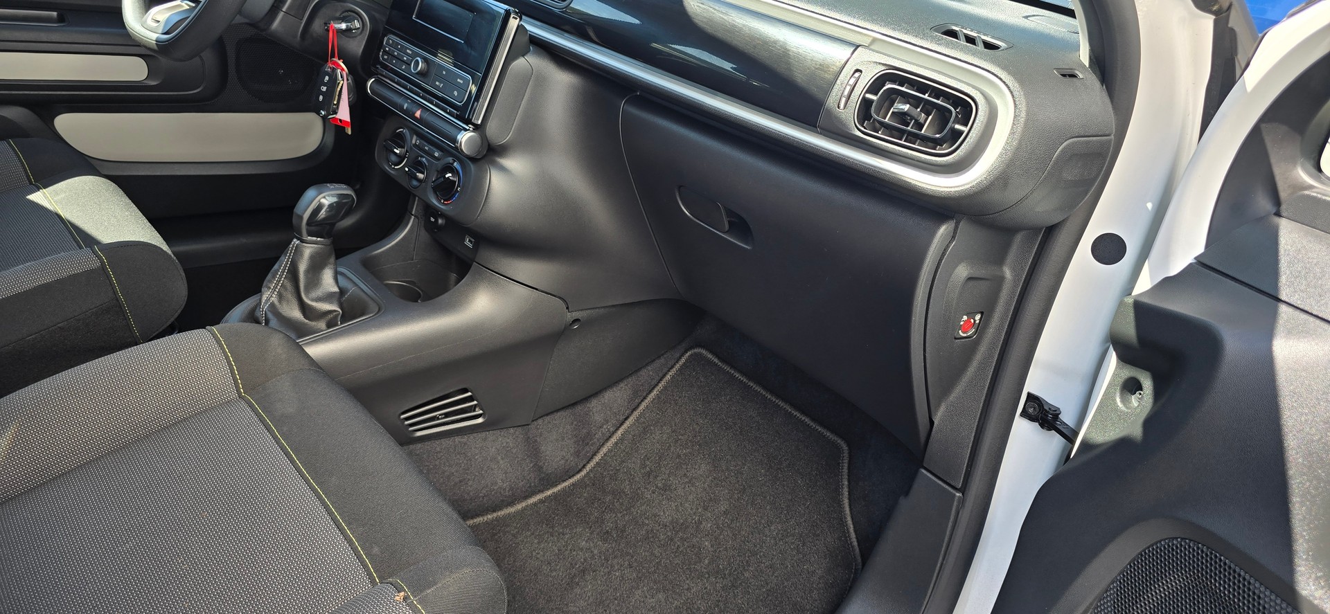 CITROEN C3 1.2i PureTech Feel-image-9