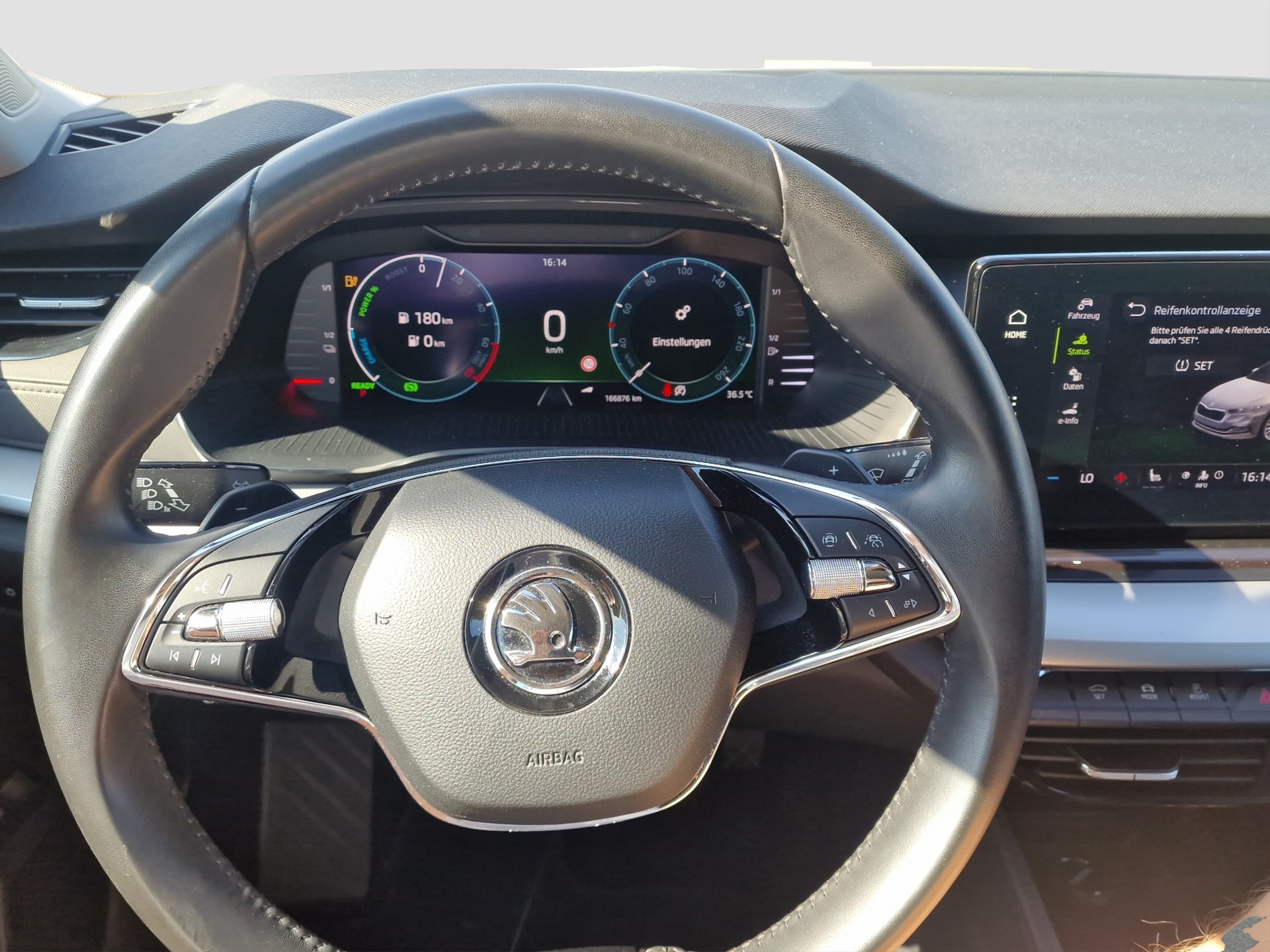 SKODA Octavia Combi 1.4 TSI Plug-In-Hybrid DSG Ambition ** Frisch ab MFK & Service ** CH Auto ** 1. Hand ** Batterie Zertifikat 92% **-image-11