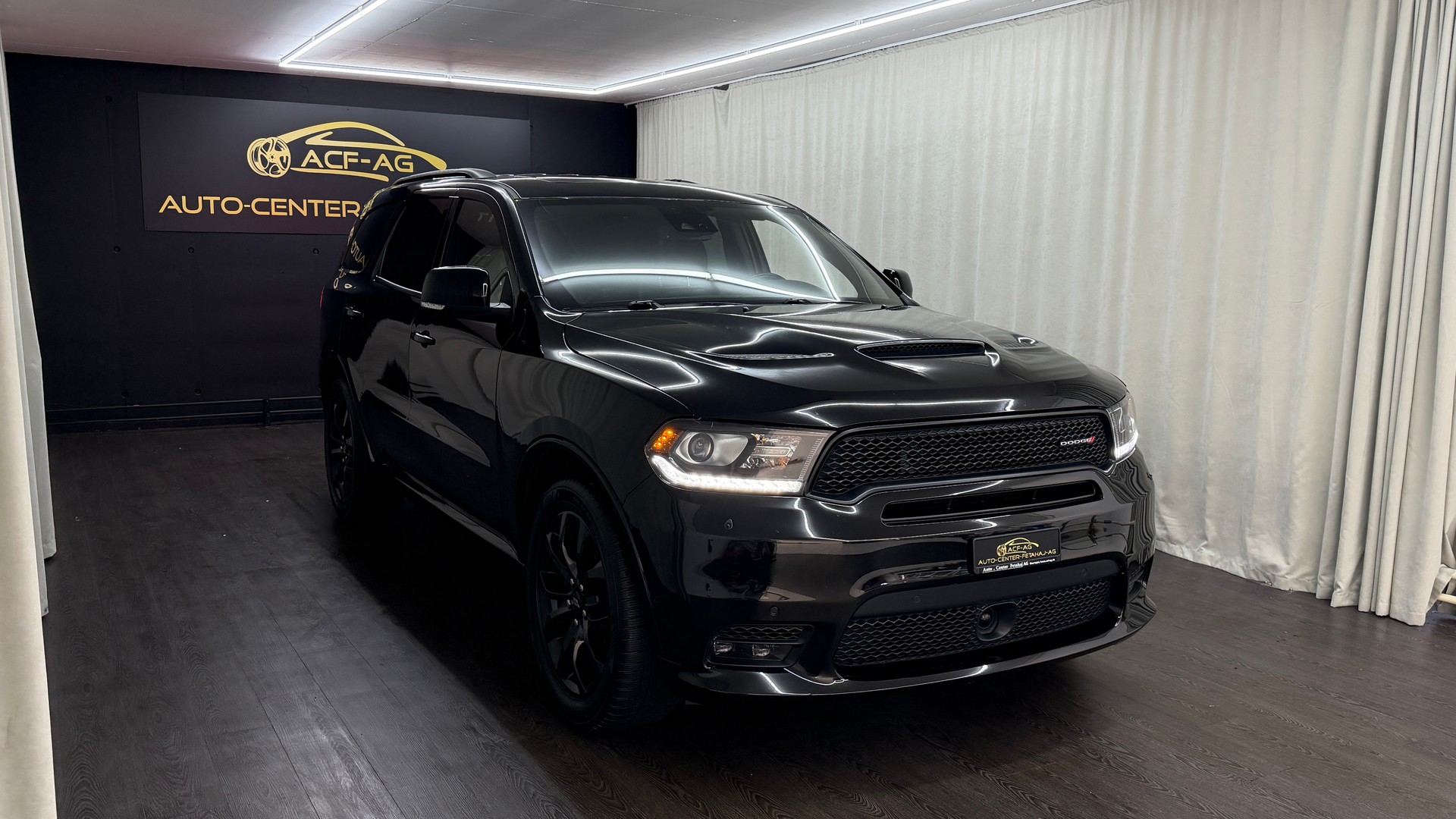 DODGE Durango-showroom-element-2