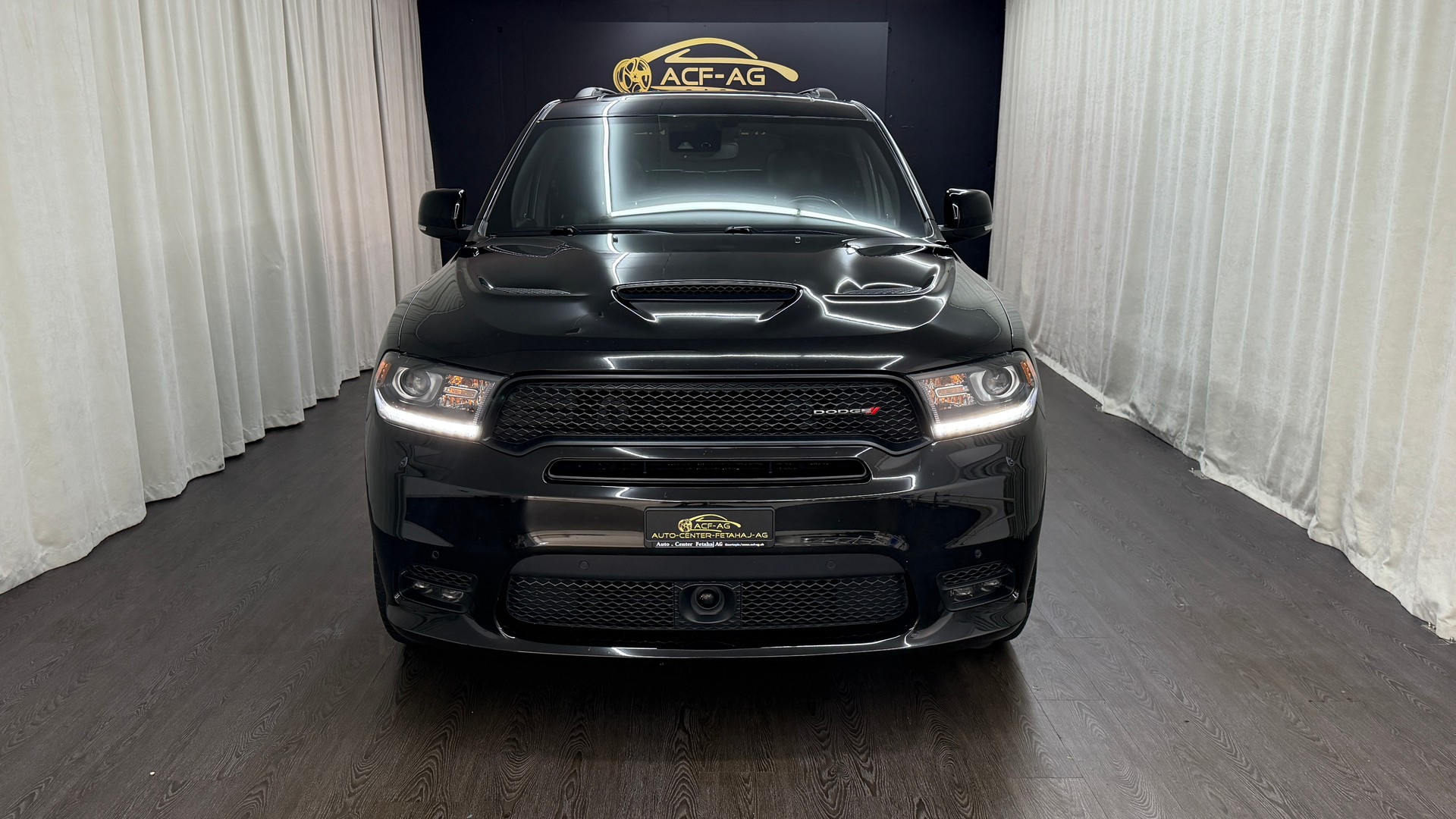 DODGE Durango-showroom-element-1