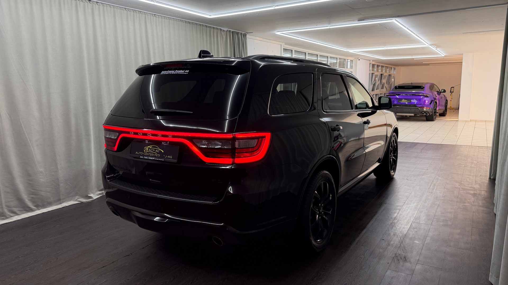DODGE Durango-showroom-element-3