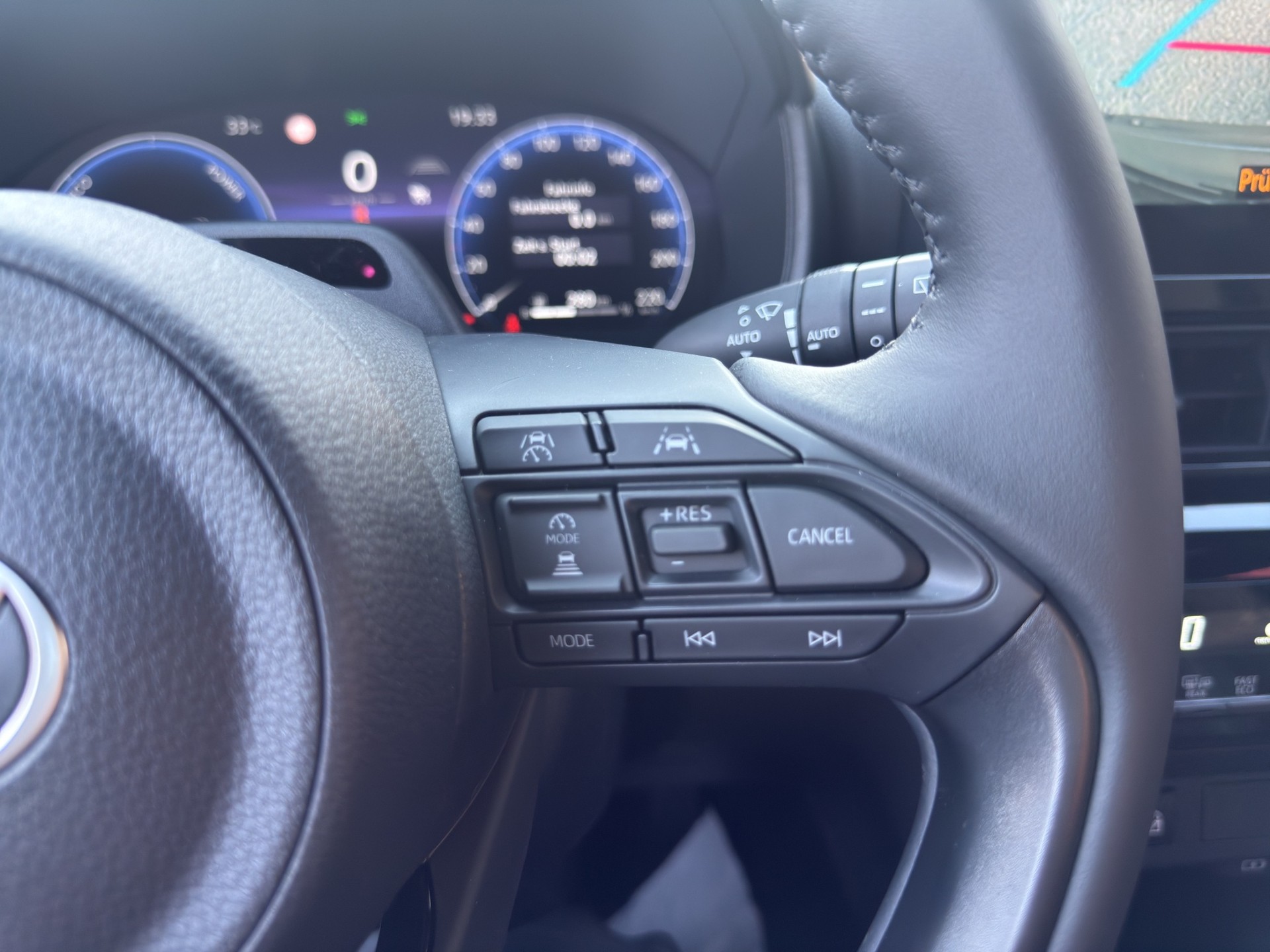 TOYOTA Yaris Cross 1.5 Style AWDi e-CVT-image-16