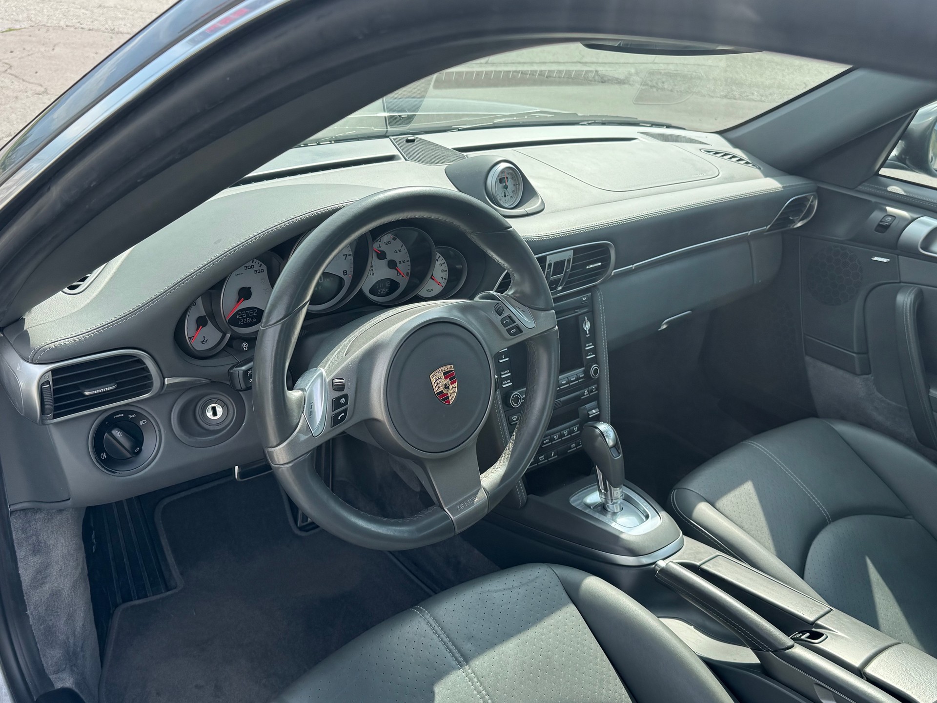 PORSCHE Targa 4S-image-8