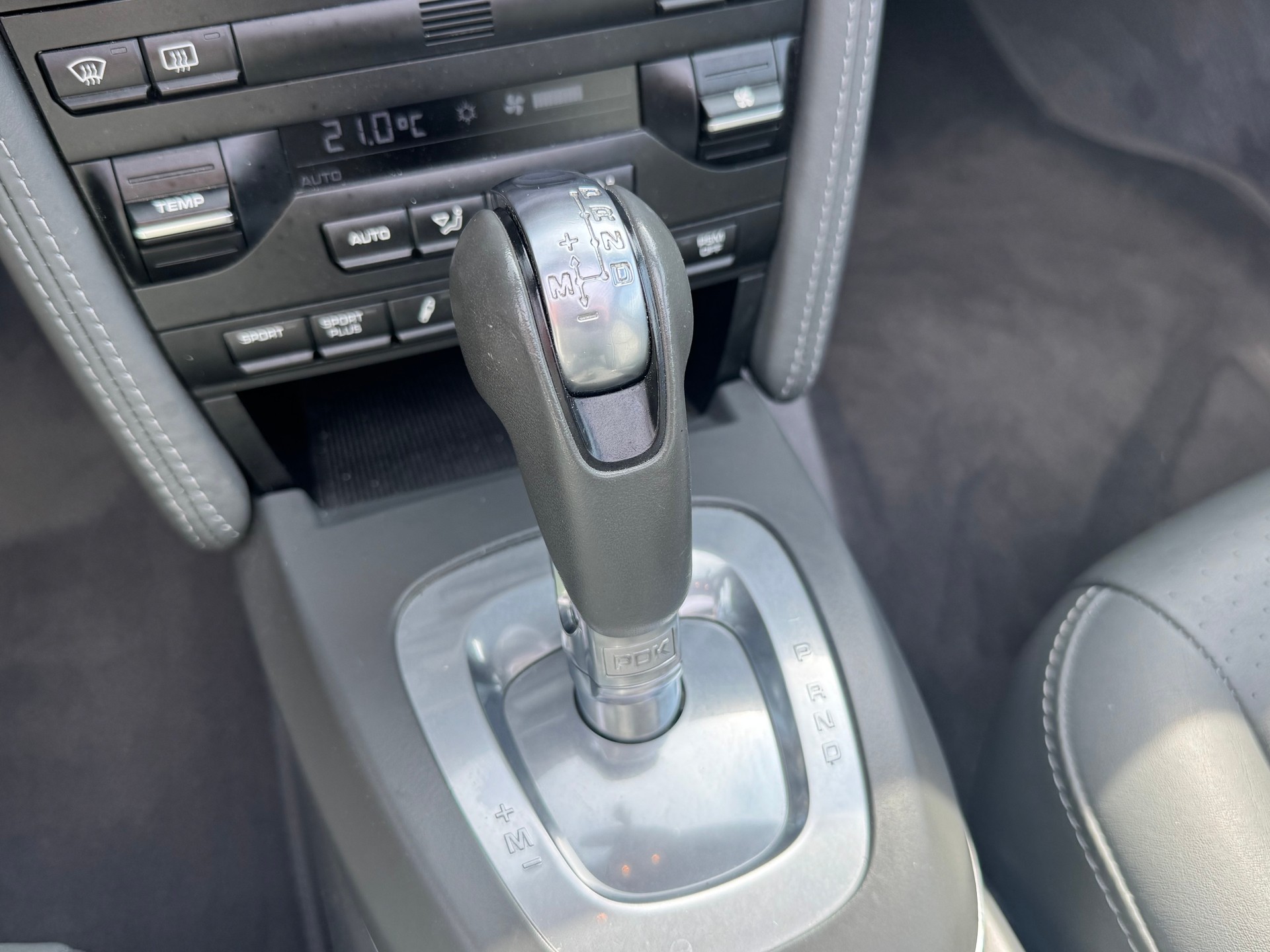 PORSCHE Targa 4S-image-10