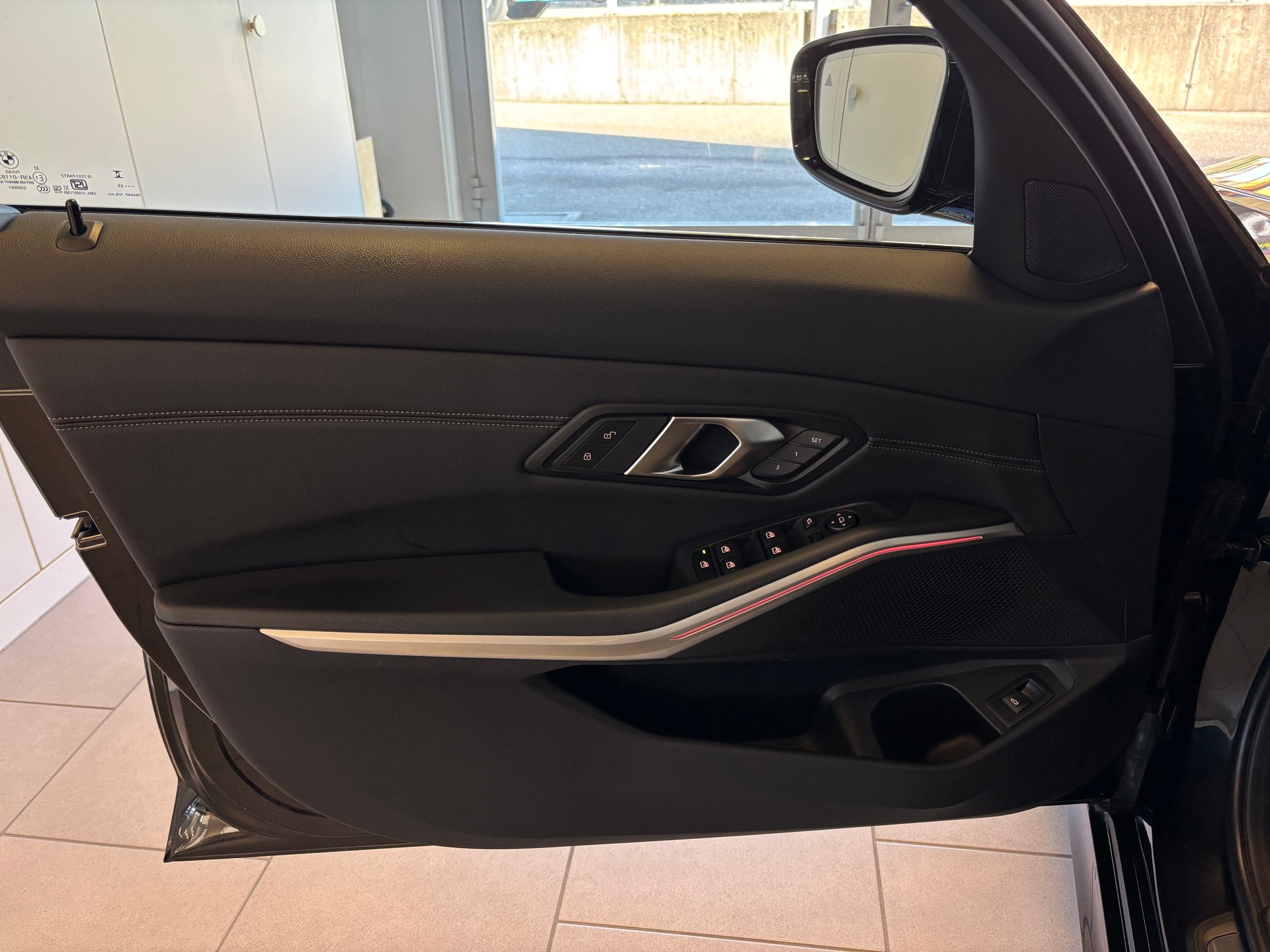 BMW 320d xDrive 48V Touring Steptronic-image-17