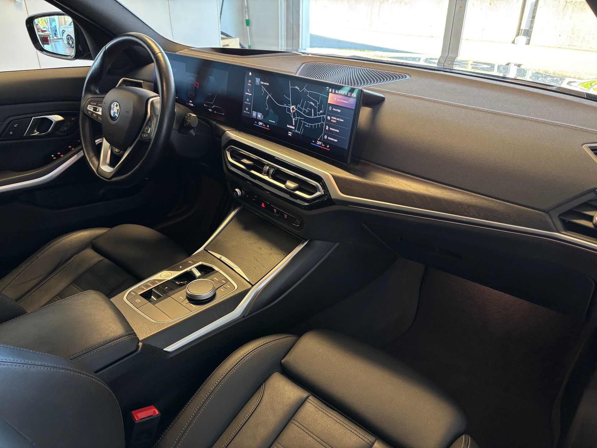 BMW 320d xDrive 48V Touring Steptronic-image-7