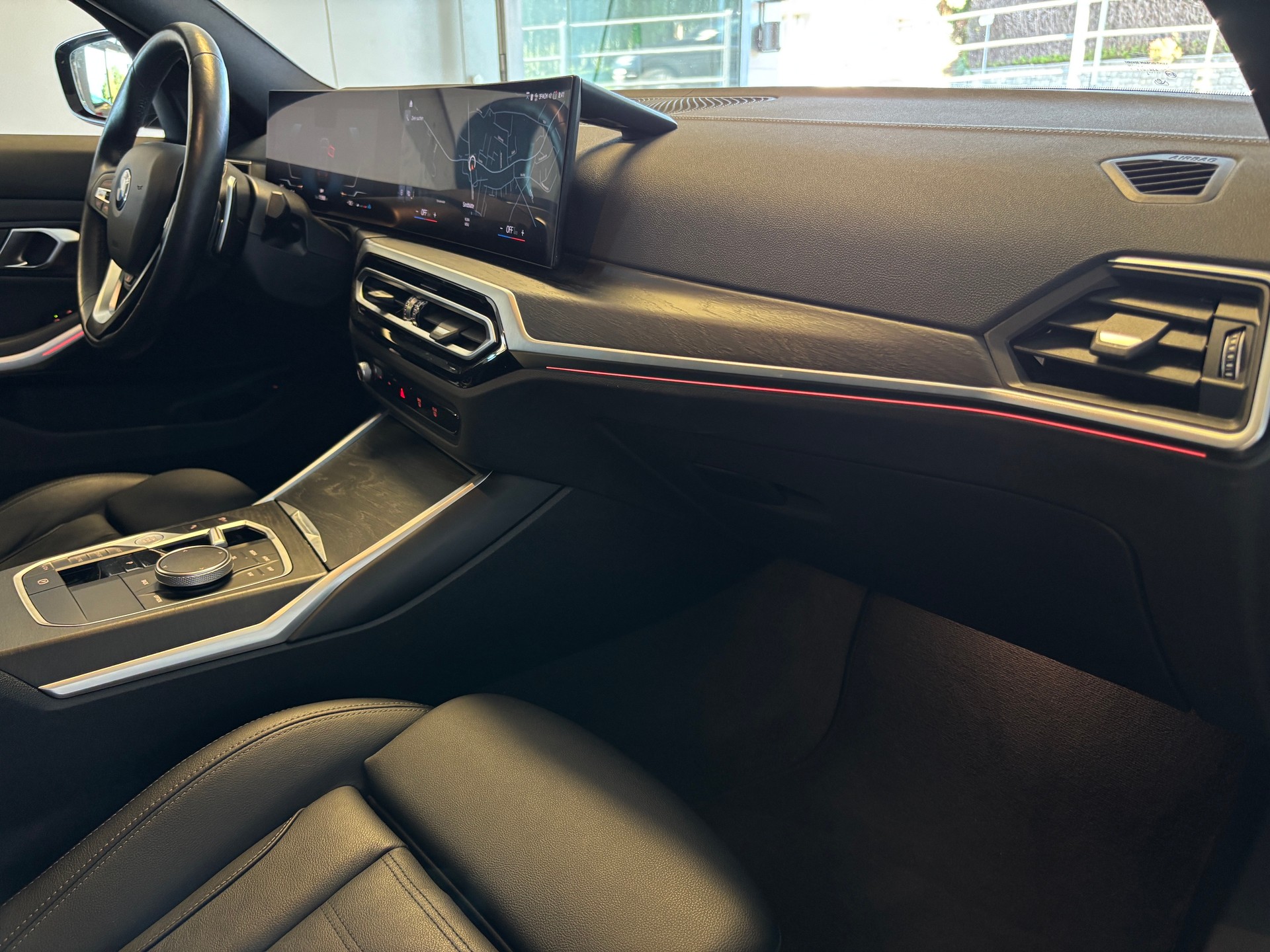 BMW 320d xDrive 48V Touring Steptronic-image-16