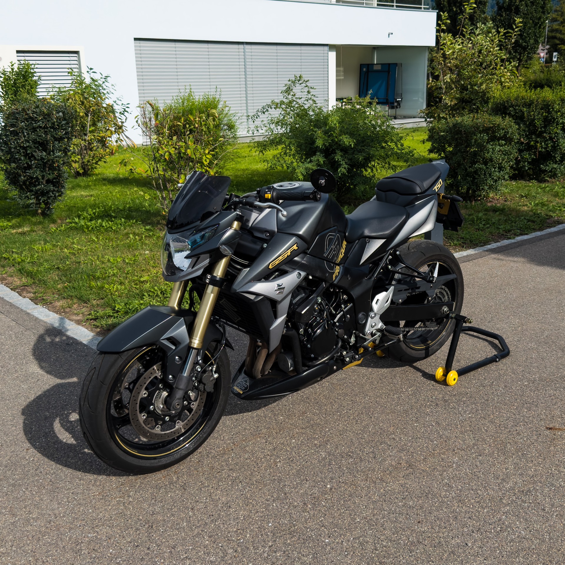 SUZUKI GSR 750 ABS Freegun-image-0