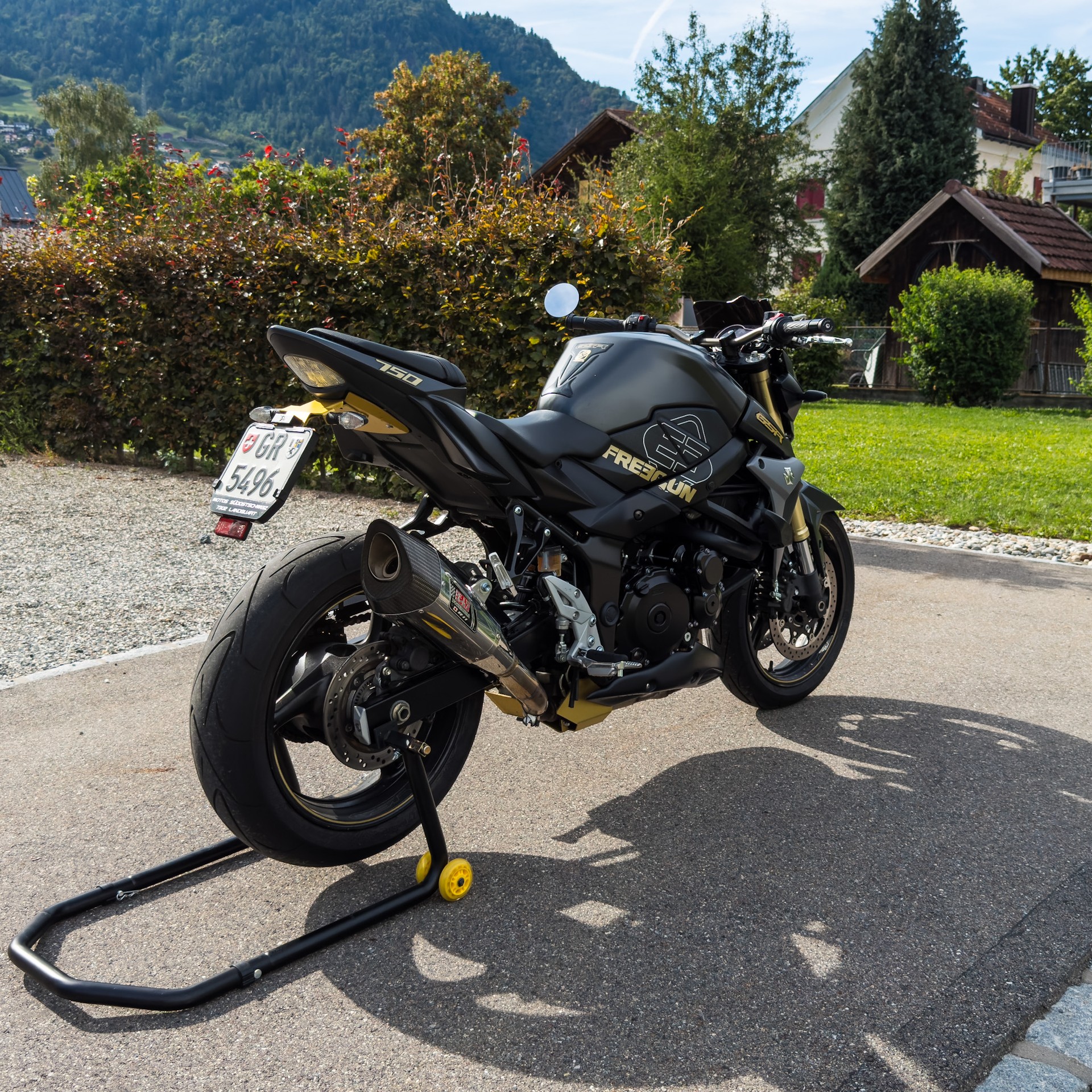 SUZUKI GSR 750 ABS Freegun-image-2