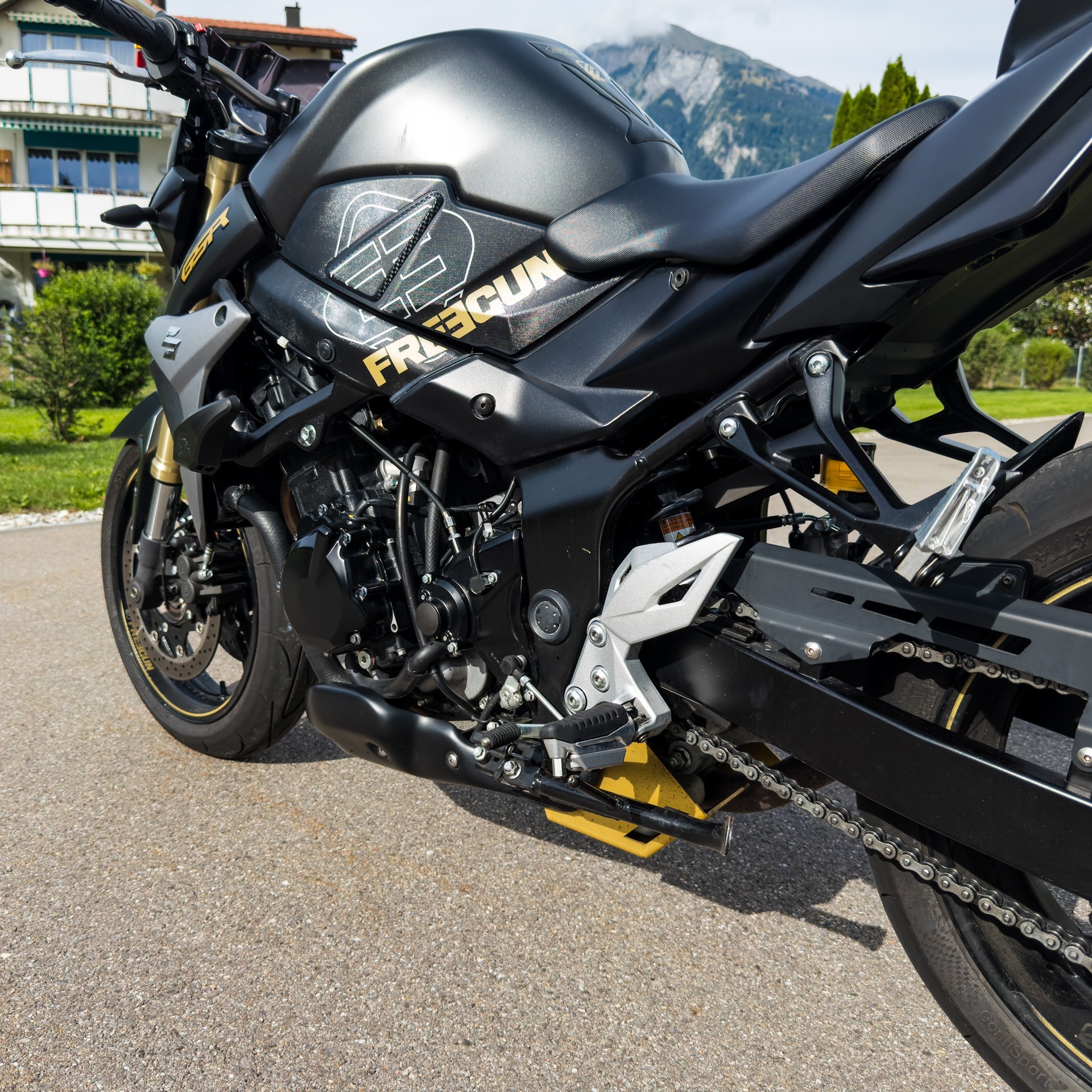 SUZUKI GSR 750 ABS Freegun-image-3