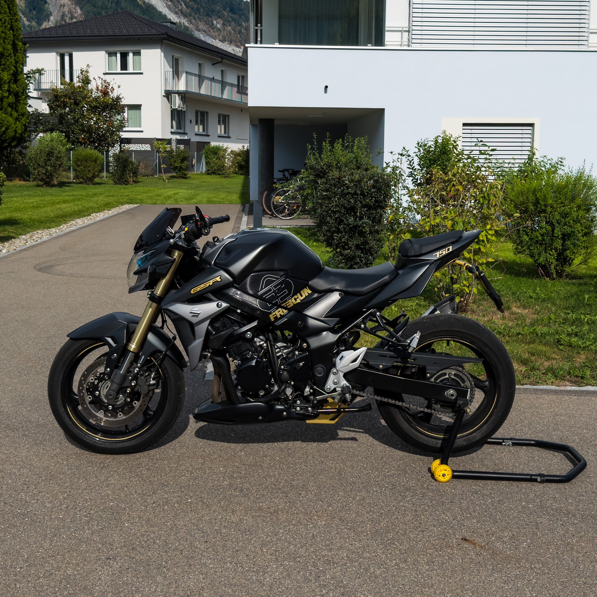 SUZUKI GSR 750 ABS Freegun-image-1