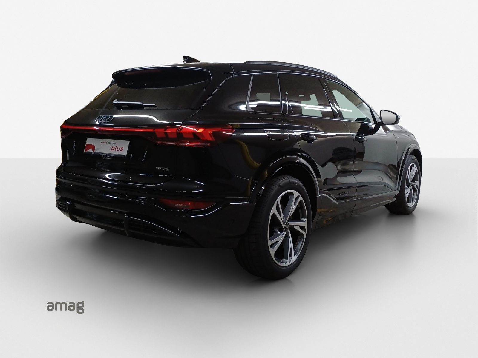 AUDI Q6 e-tron quattro-image-5