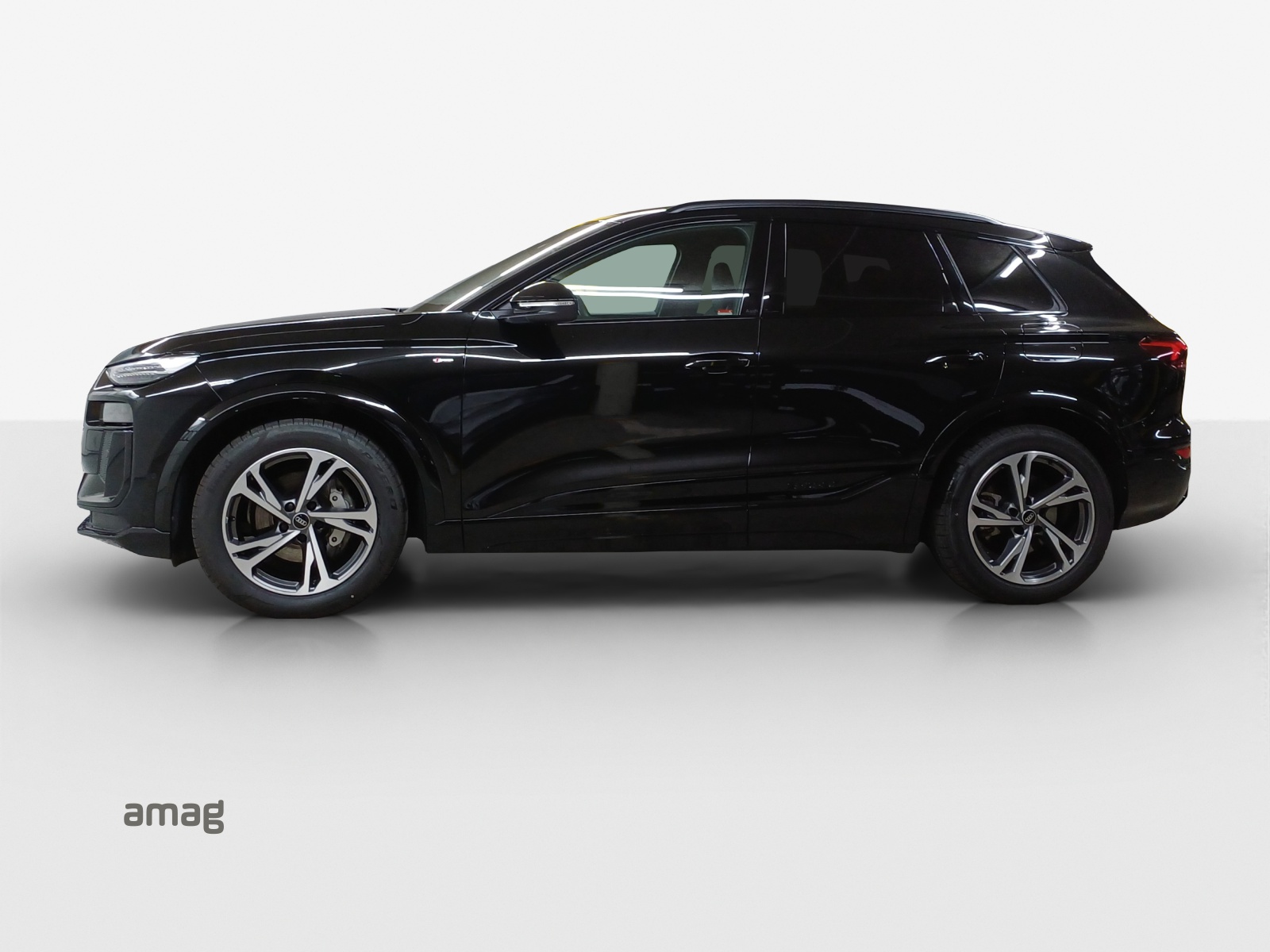 AUDI Q6 e-tron quattro-showroom-element-1