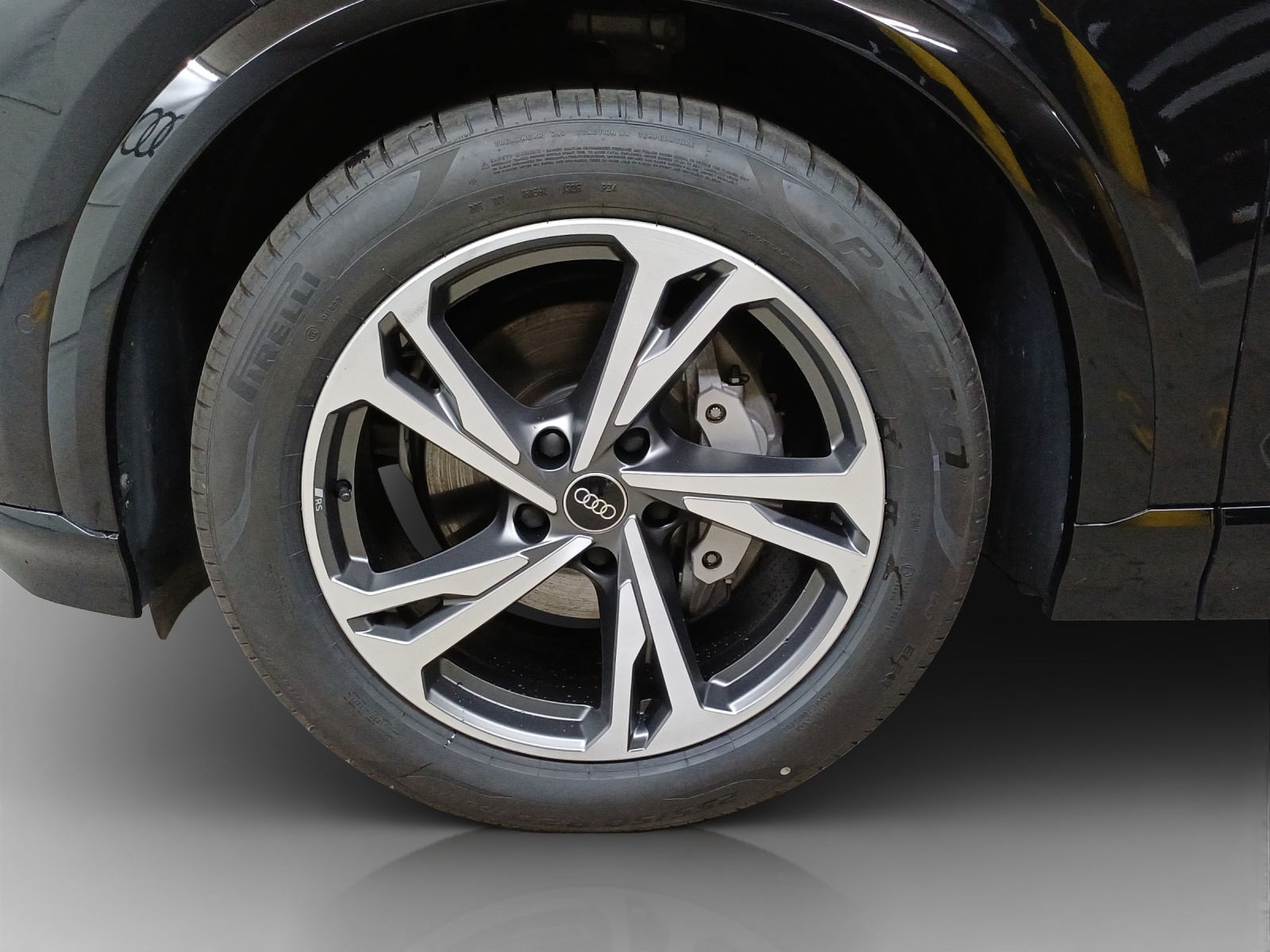 AUDI Q6 e-tron quattro-image-16