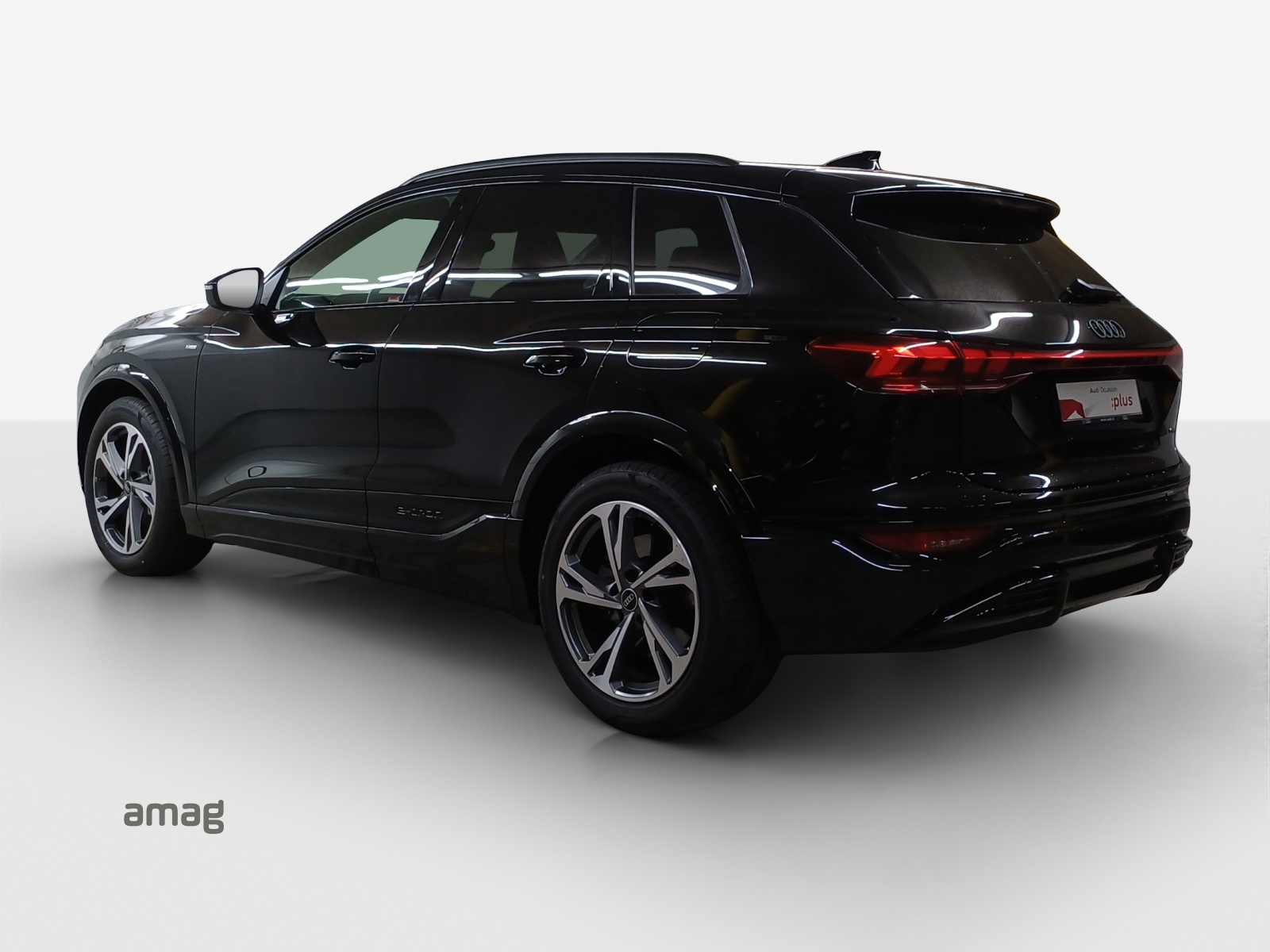 AUDI Q6 e-tron quattro-showroom-element-2