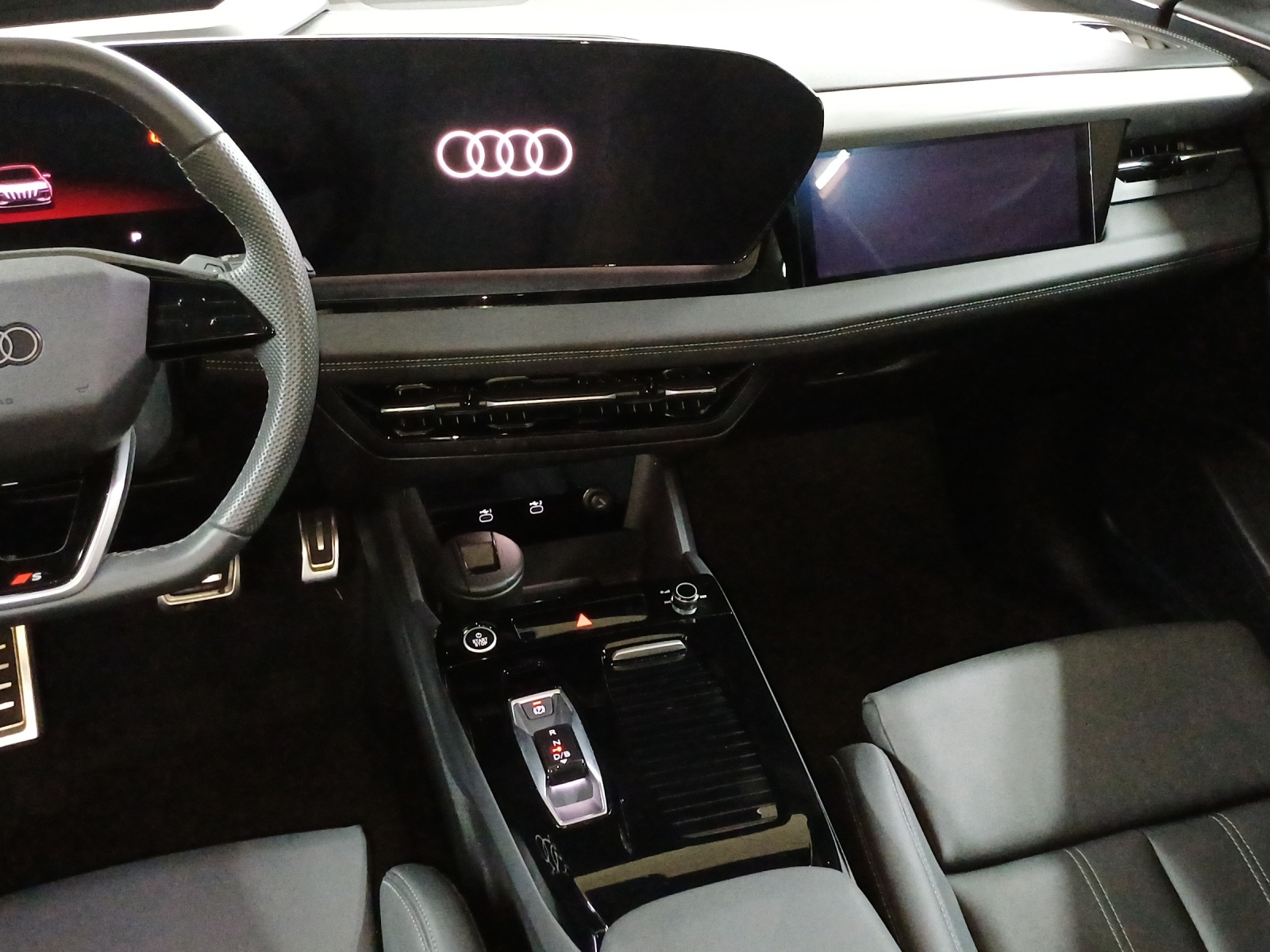 AUDI Q6 e-tron quattro-image-11