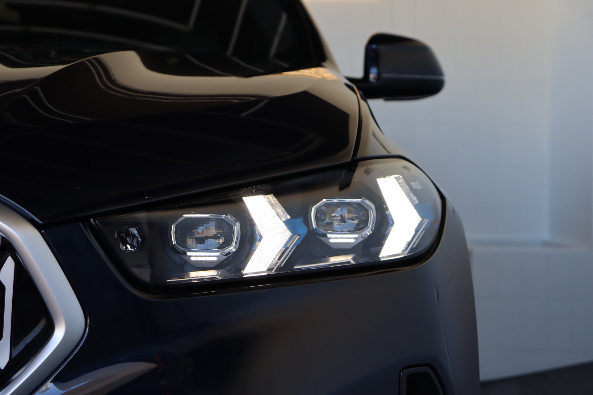 BMW X6 xDrive 48V 40d M Sport Steptronic-showroom-element-3