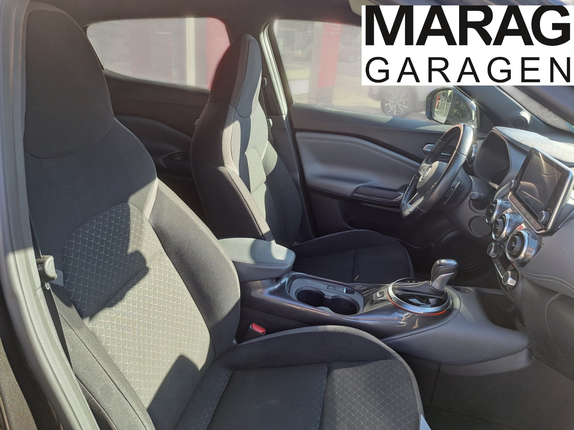 NISSAN Juke 1.0 DIG-T N-Connecta DCT-image-5