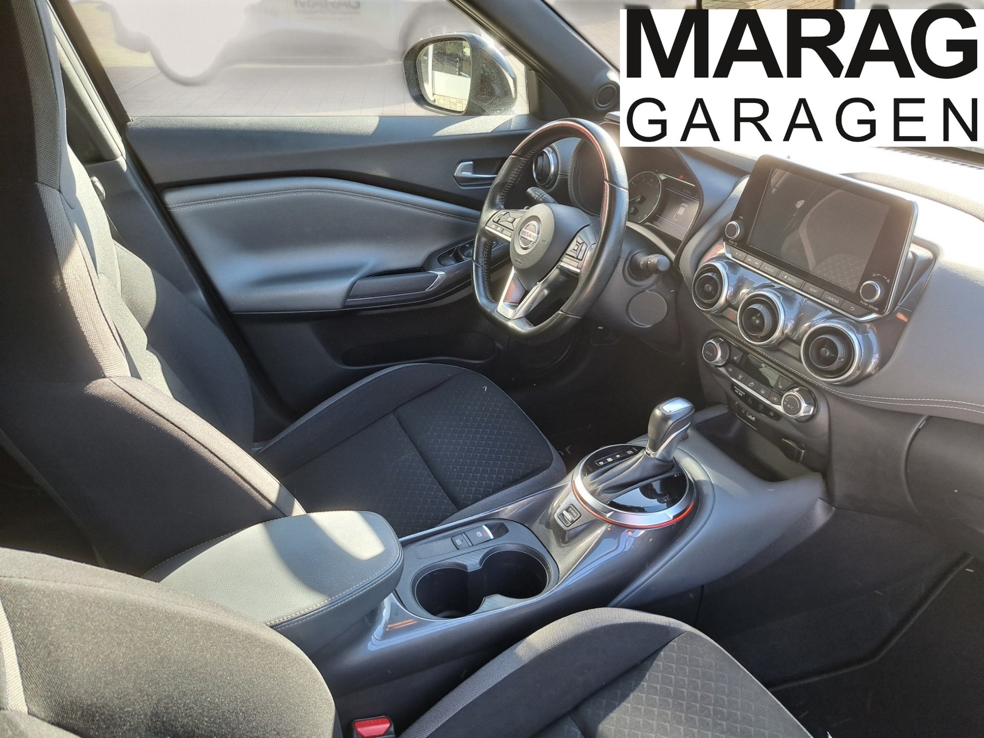 NISSAN Juke 1.0 DIG-T N-Connecta DCT-image-4