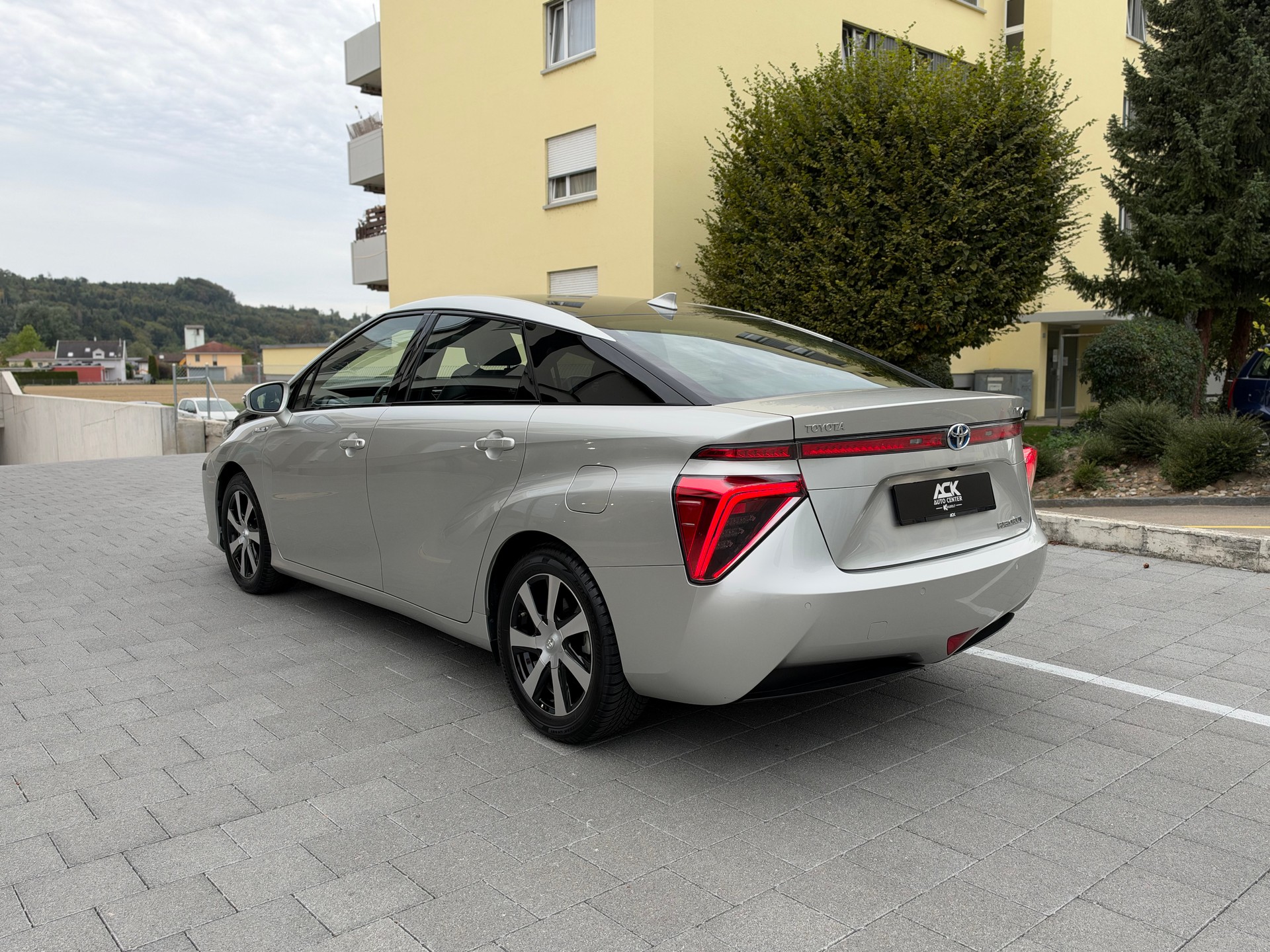 TOYOTA Mirai Fuel cell Premium-showroom-element-2