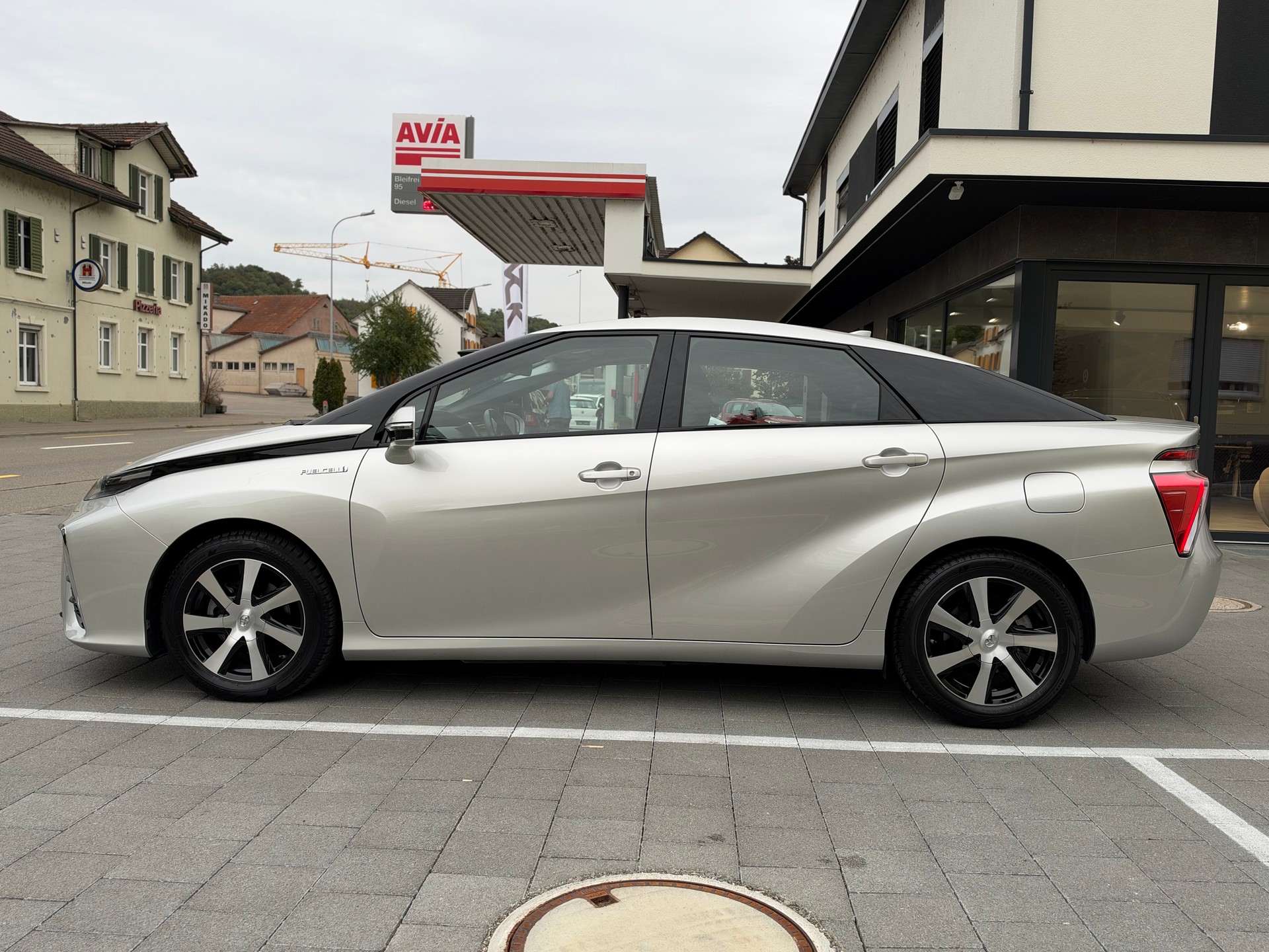 TOYOTA Mirai Fuel cell Premium-showroom-element-1