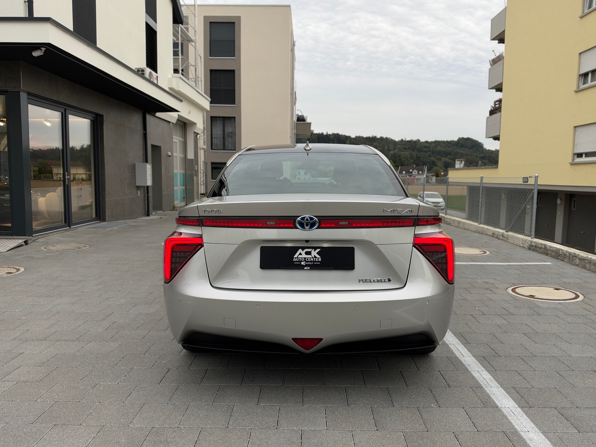 TOYOTA Mirai Fuel cell Premium-showroom-element-3