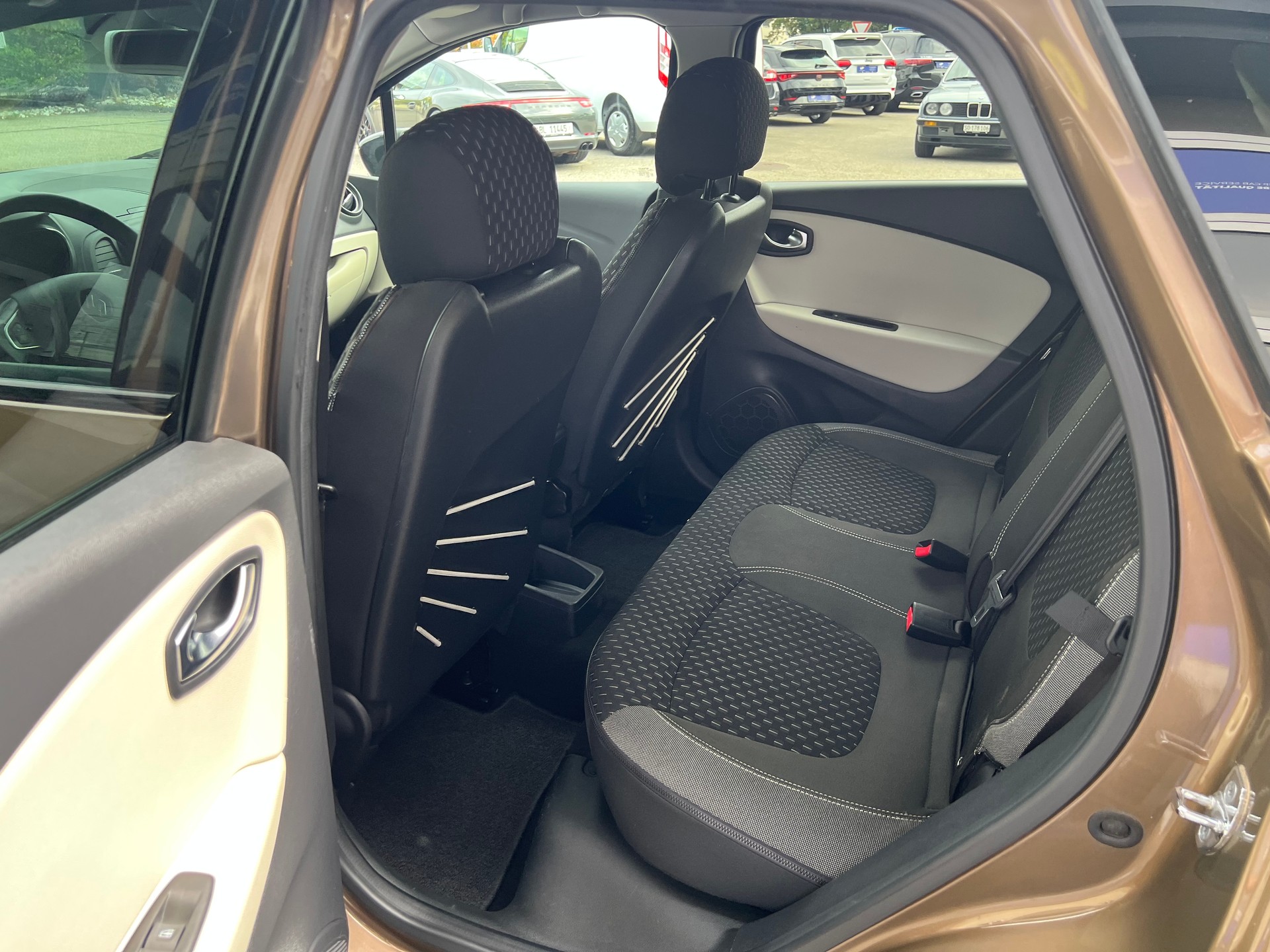 RENAULT Captur 1.2 TCe Intens EDC S/S-image-9