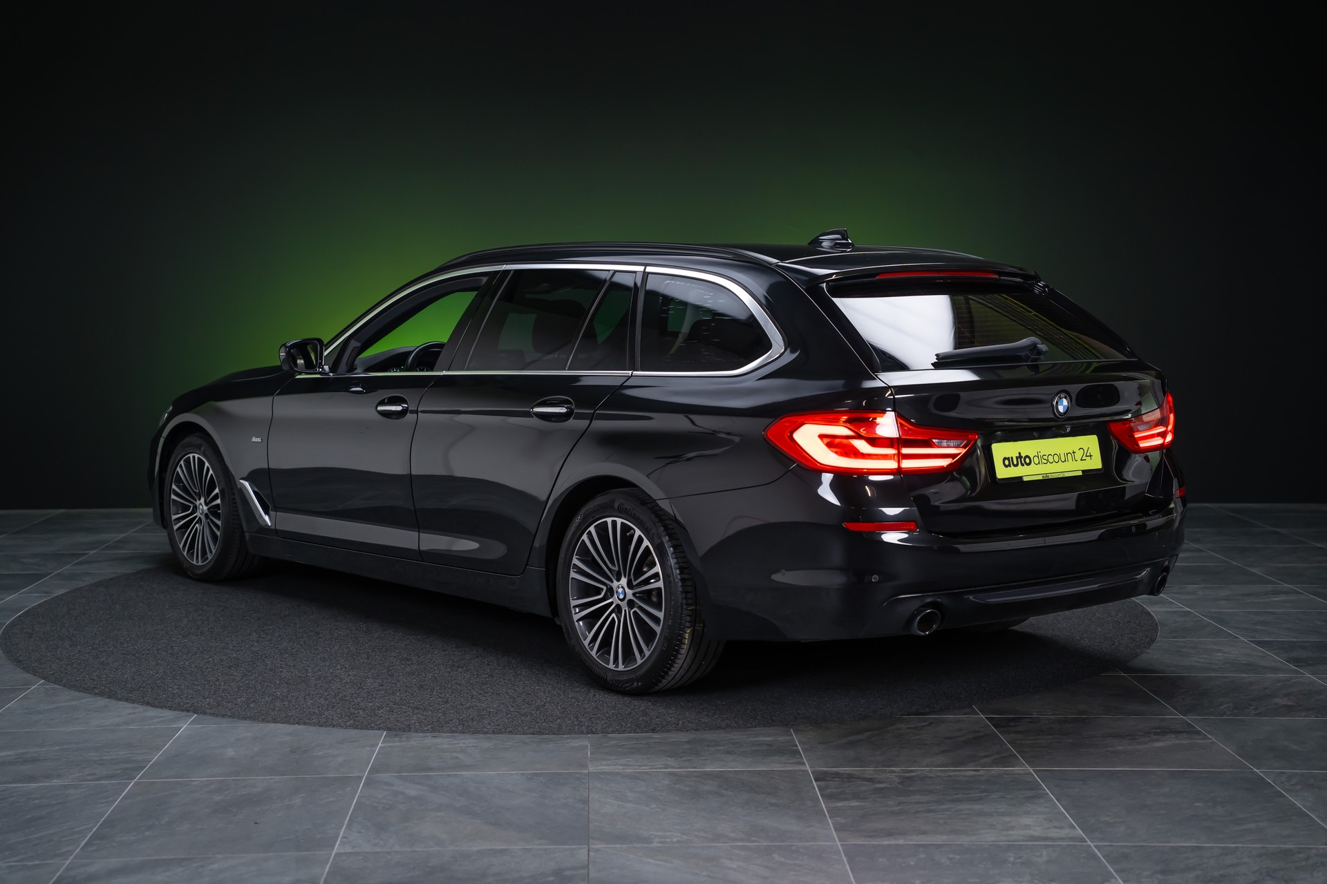 BMW 520d xDrive paddles Touring / CH-Fahrzeug / Rückfahrkamera / HeadUp-image-8