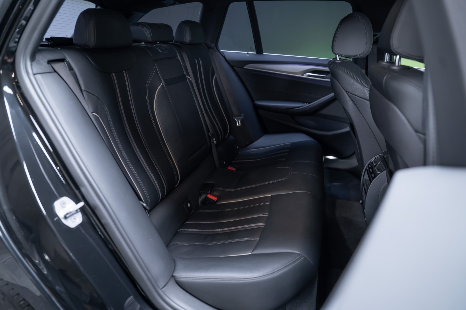 BMW 520d xDrive paddles Touring / CH-Fahrzeug / Rückfahrkamera / HeadUp-image-32